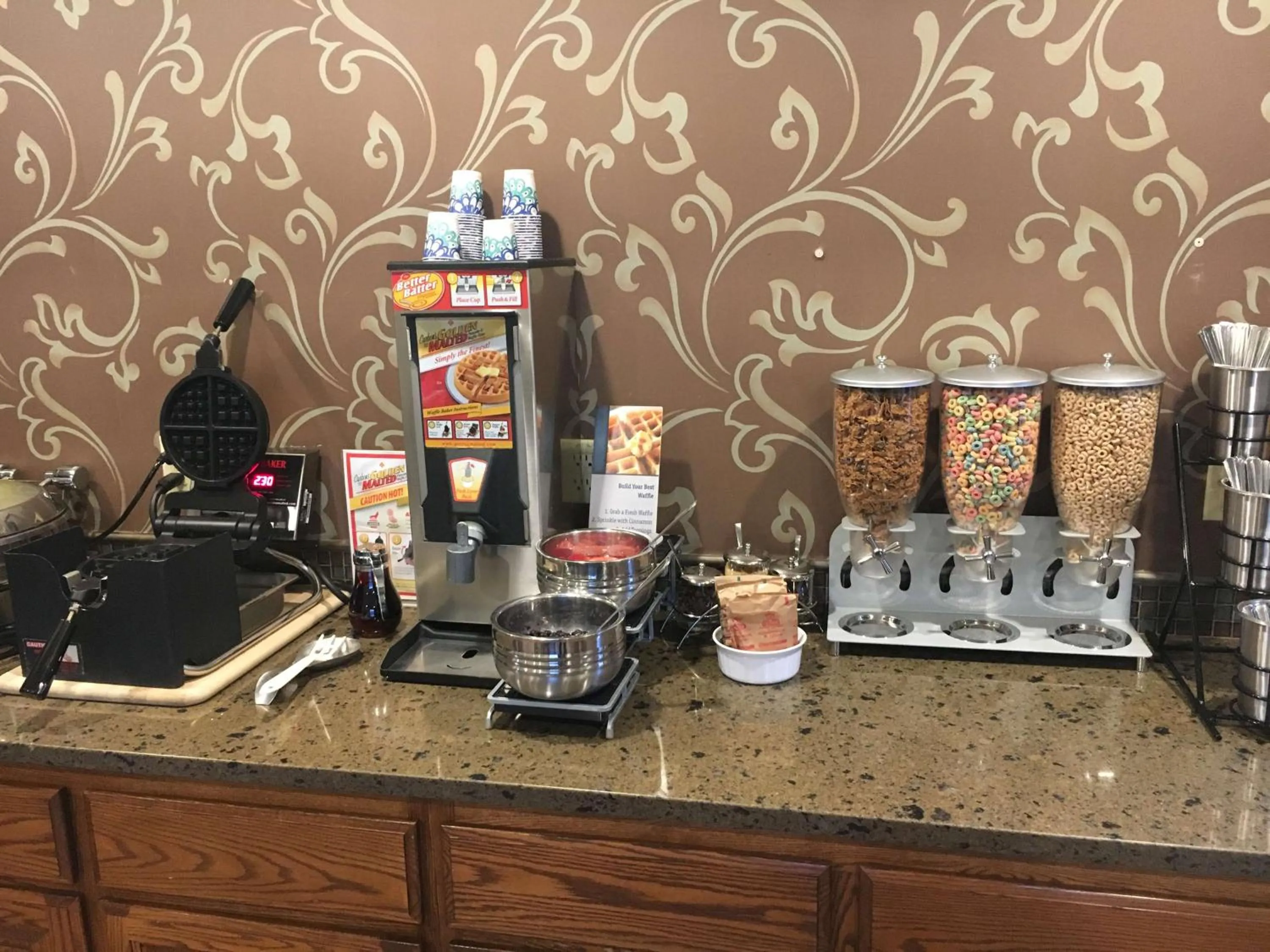 Restaurant/places to eat in RiverTree Inn & Suites