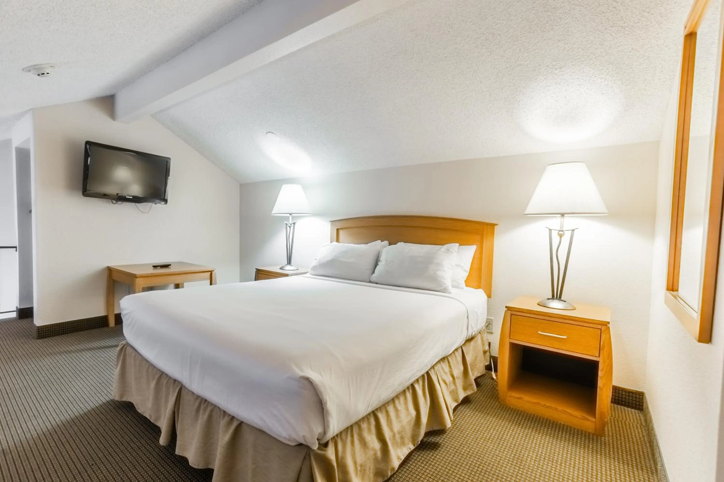 Bed in RiverTree Inn & Suites