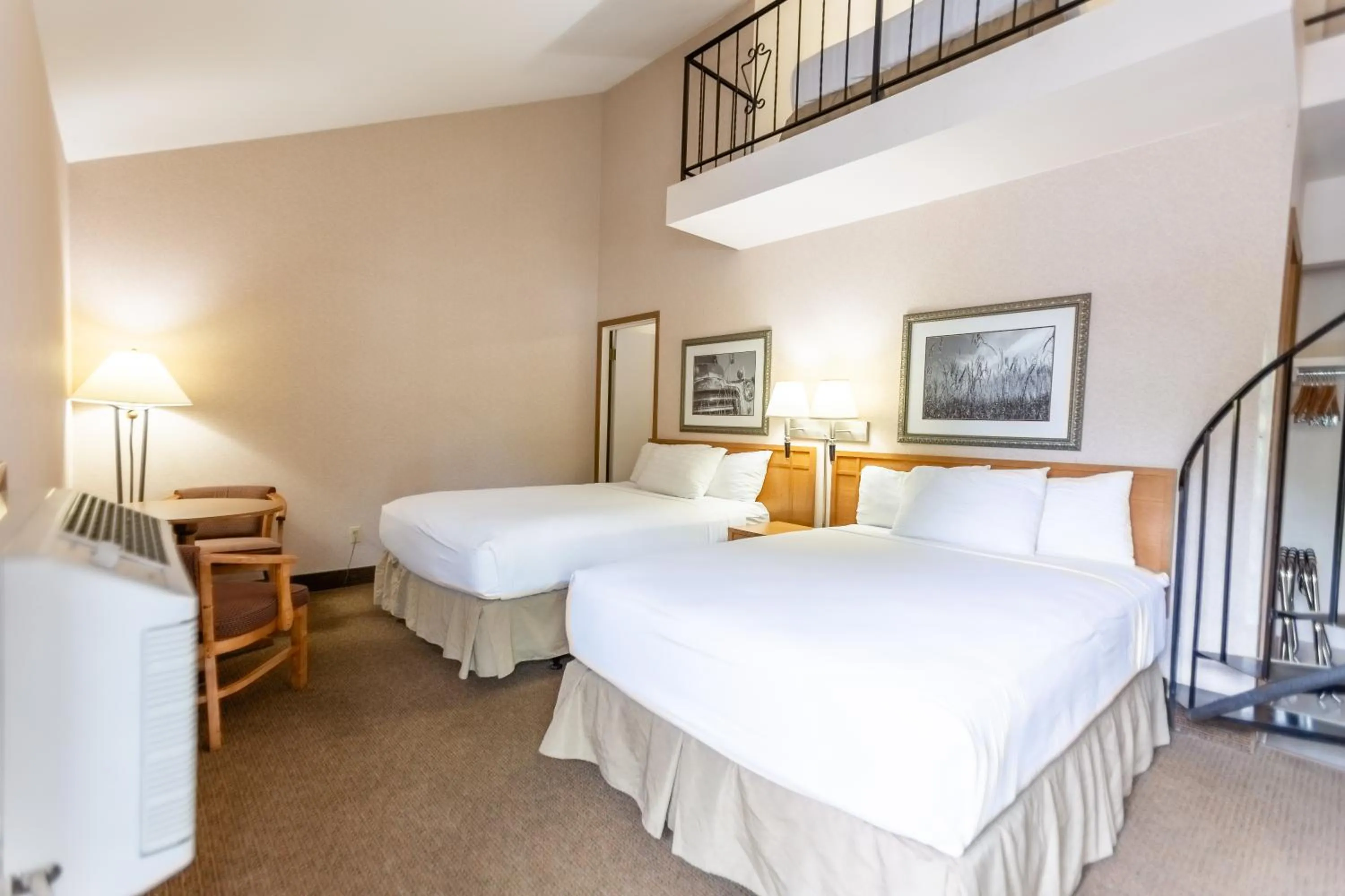 Bed in RiverTree Inn & Suites