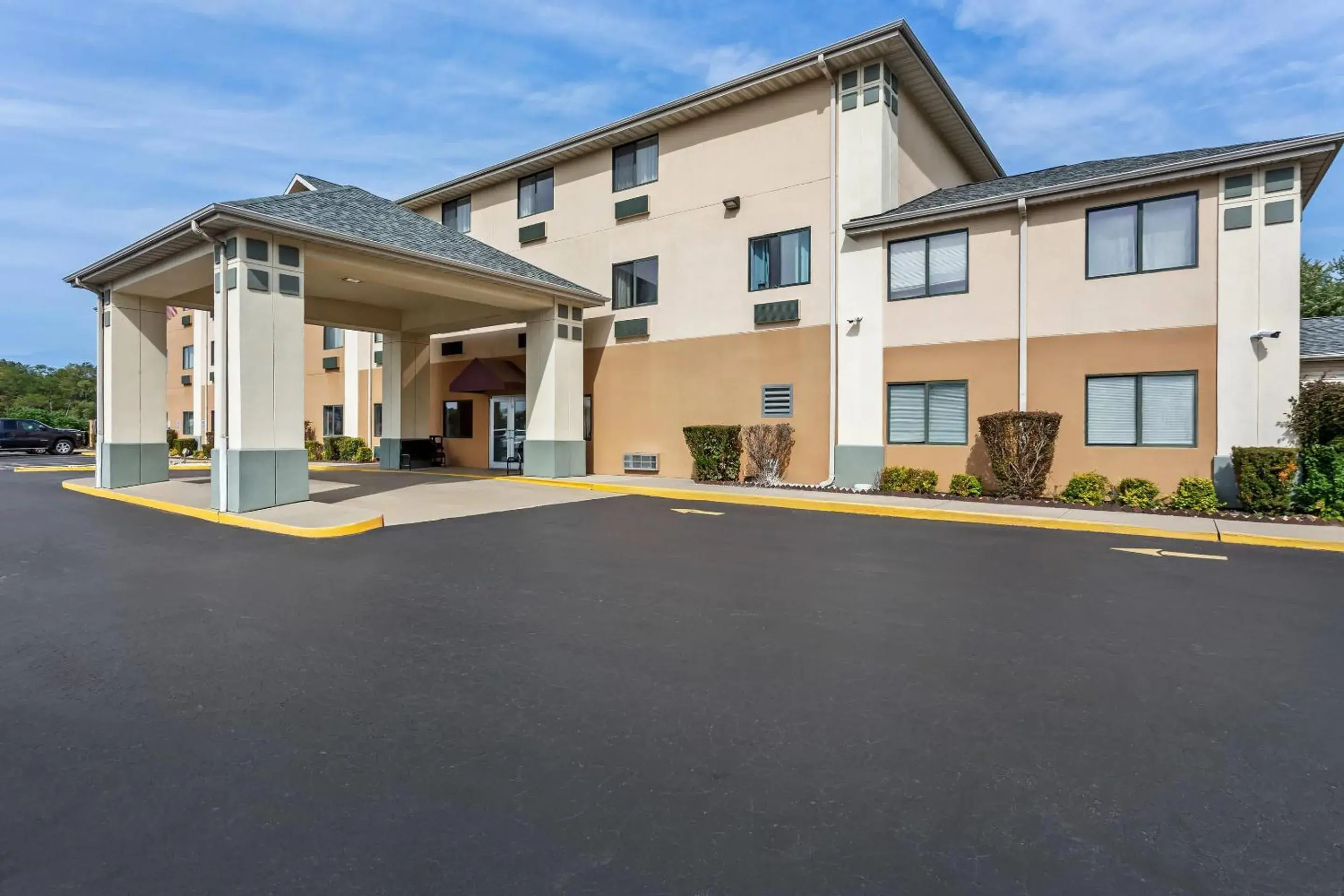 Property building in Quality Inn-Sawyer Property building in Quality Inn-Sawyer