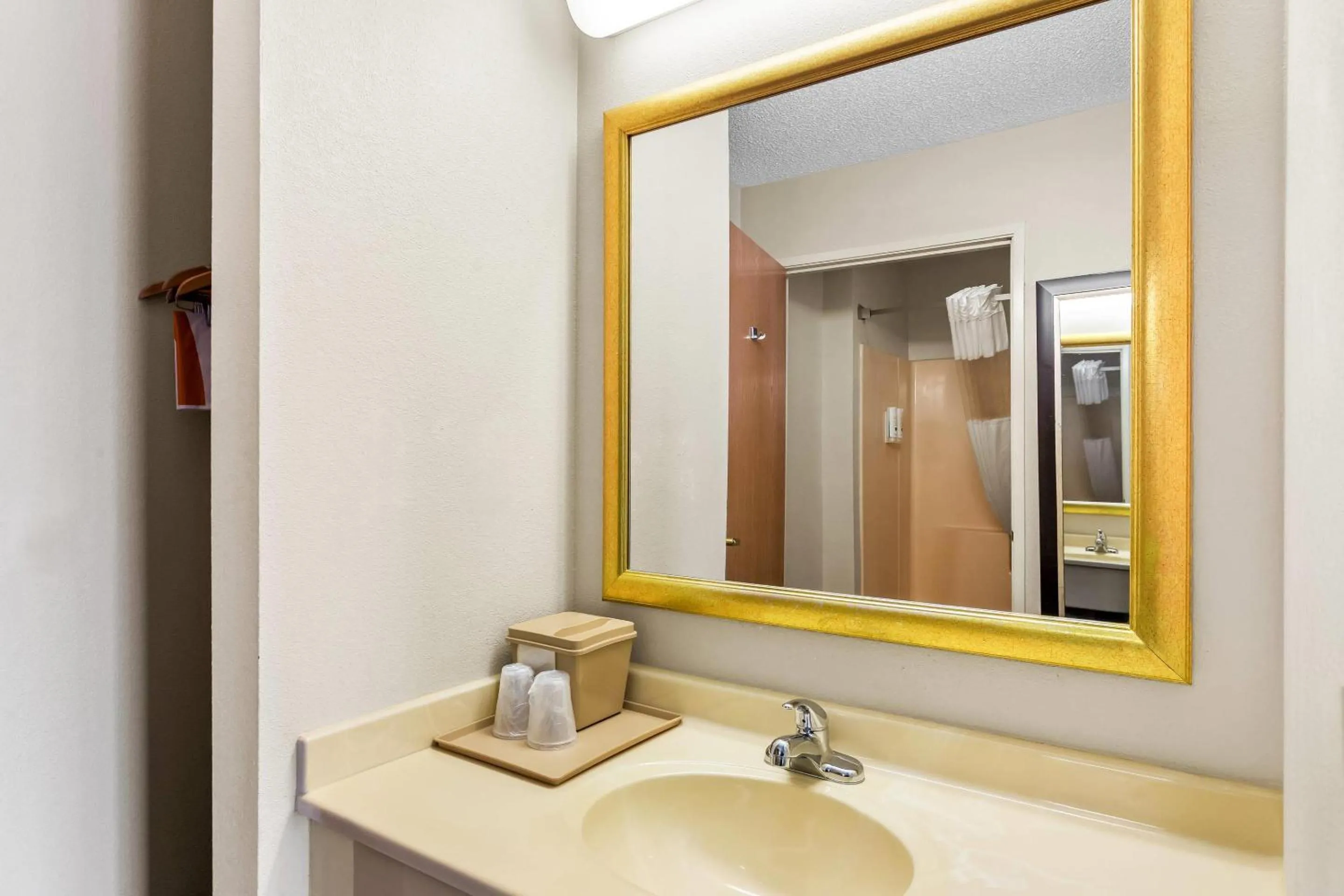 Bedroom in Quality Inn-Sawyer