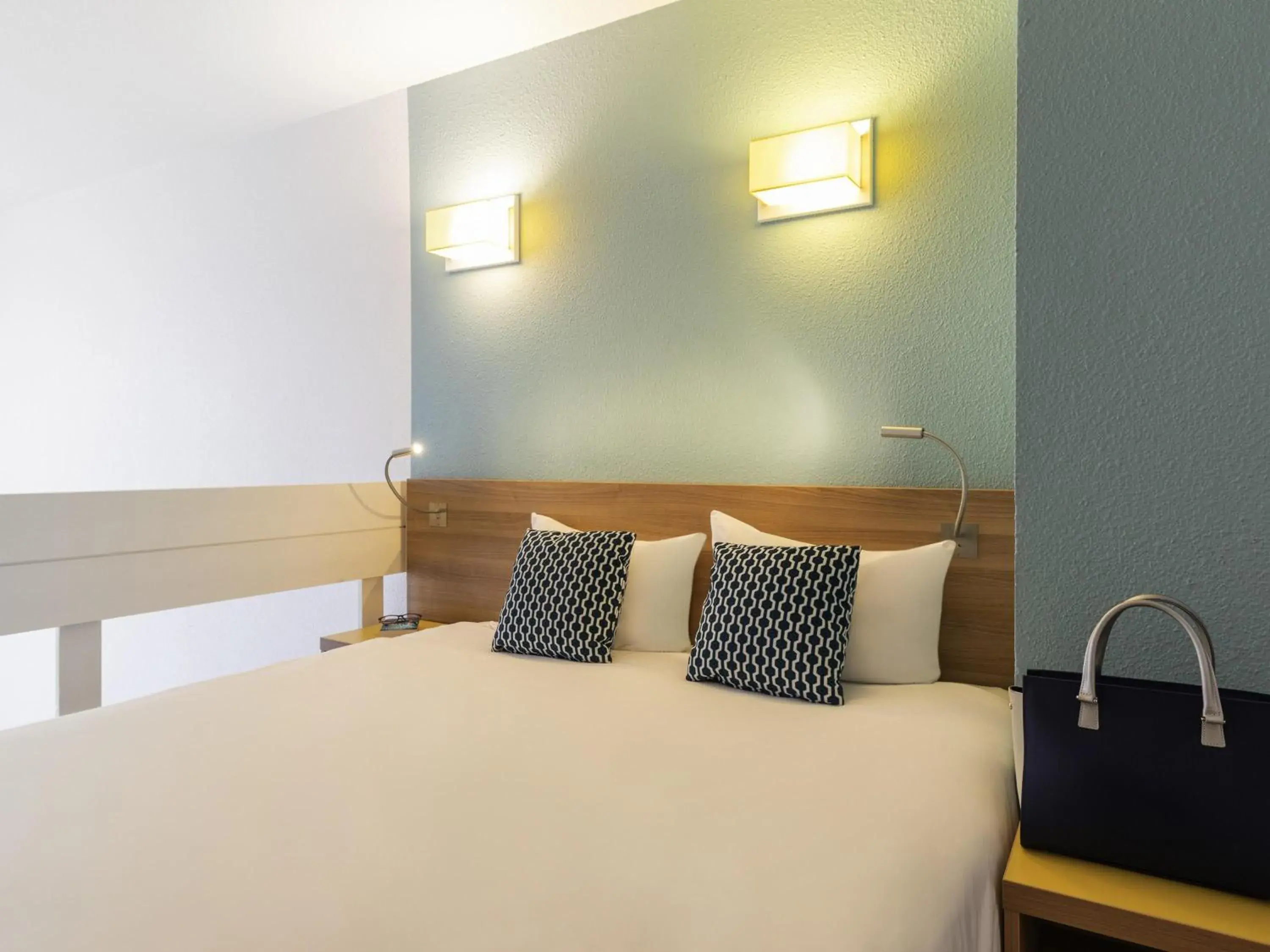 Bedroom, Bed in Aparthotel Adagio Access La Défense - Place Charras Bedroom, Bed in Aparthotel Adagio Access La Défense - Place Charras