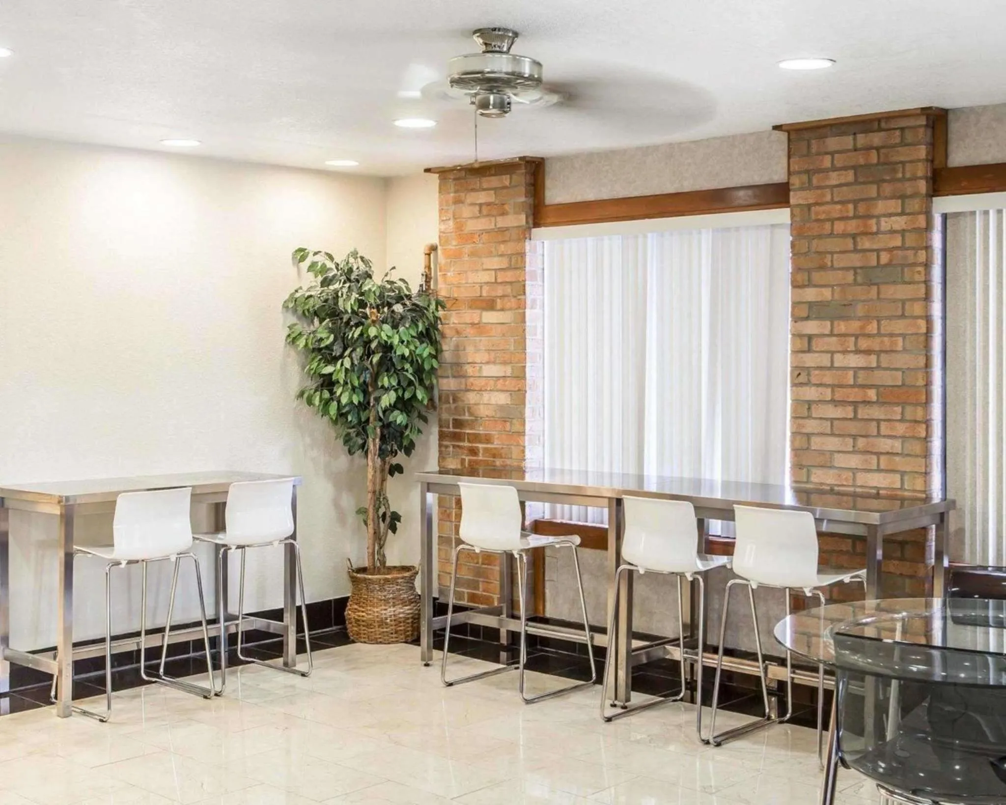 Restaurant/places to eat in Quality Inn St Marys