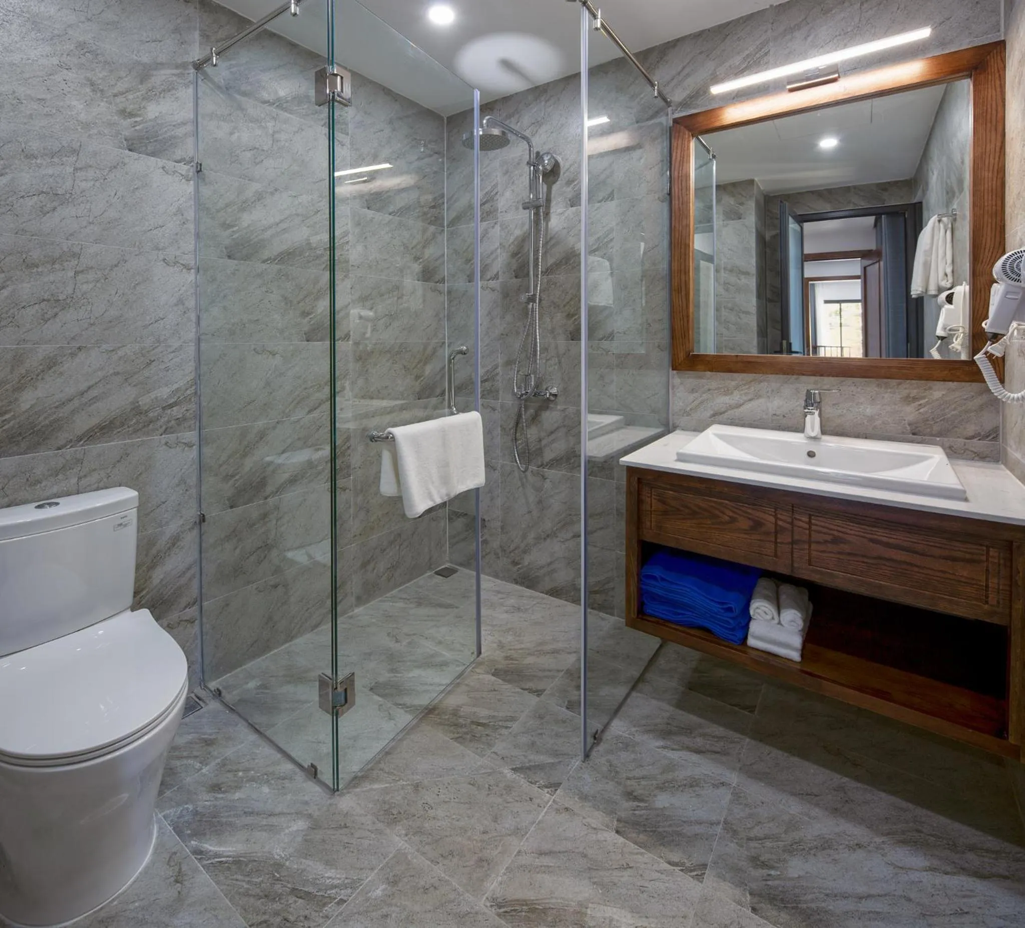 Shower in DANA RESIDENCE