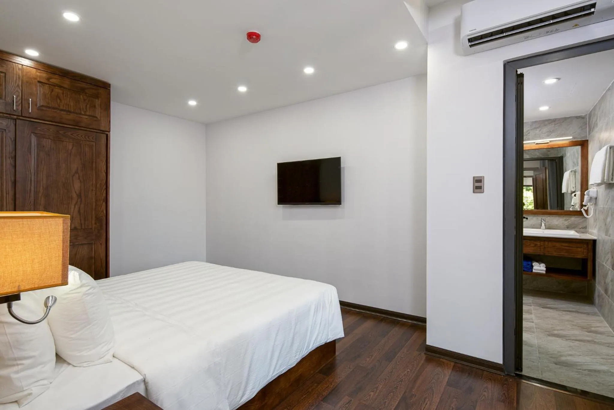 Communal lounge/ TV room, Bed in DANA RESIDENCE