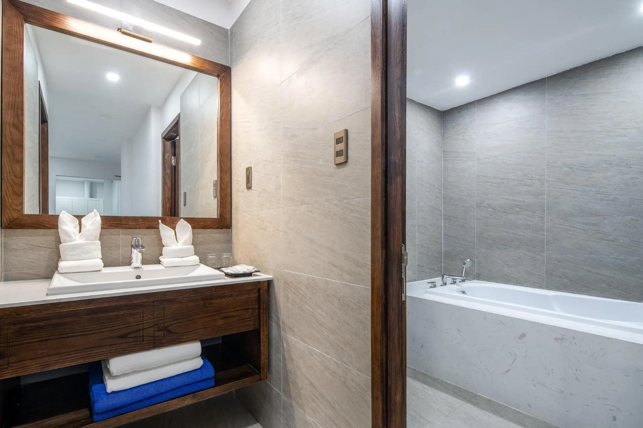 Massage in DANA RESIDENCE