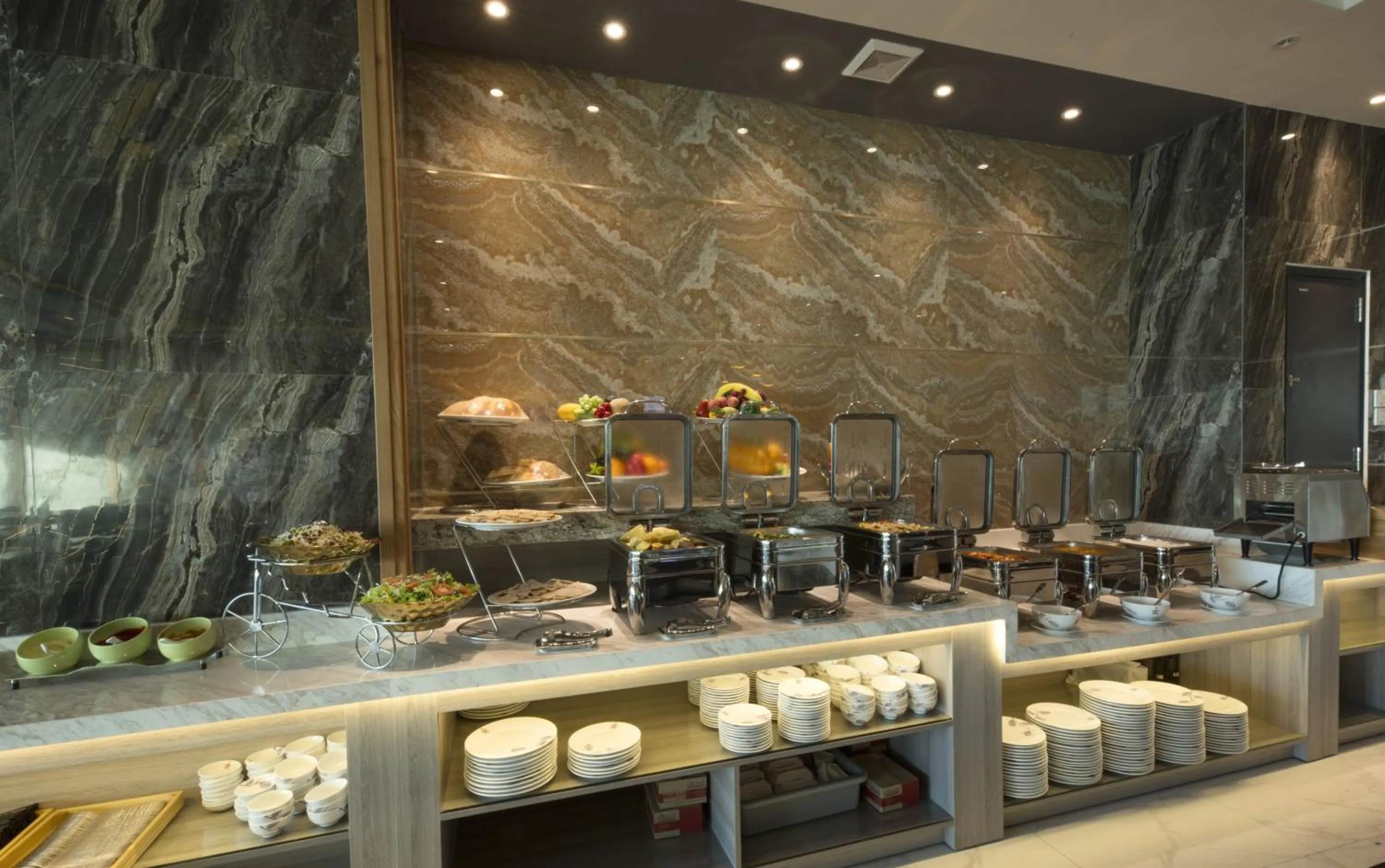 Food and drinks in Ruby Luxury Hotel