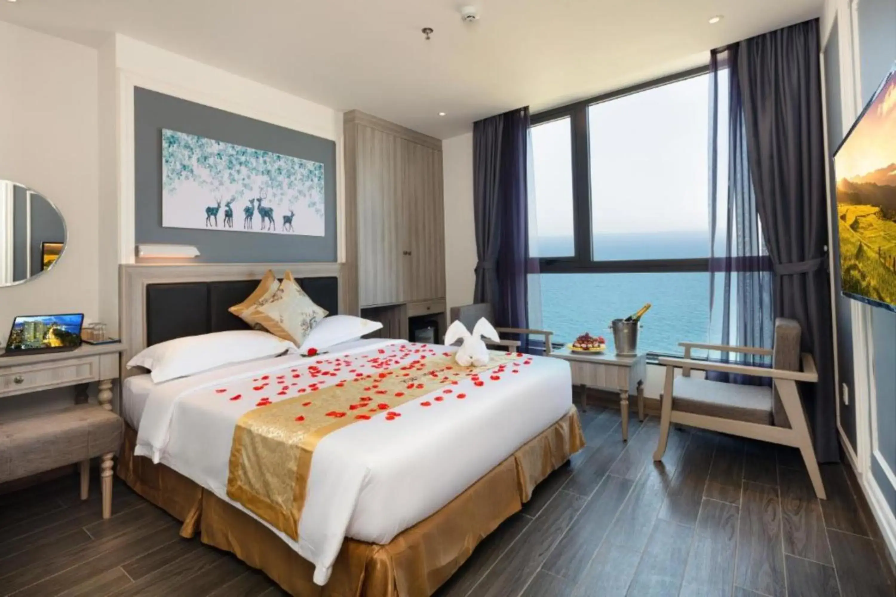 Suite with Sea View - single occupancy in Ruby Hotel Suite with Sea View - single occupancy in Ruby Hotel