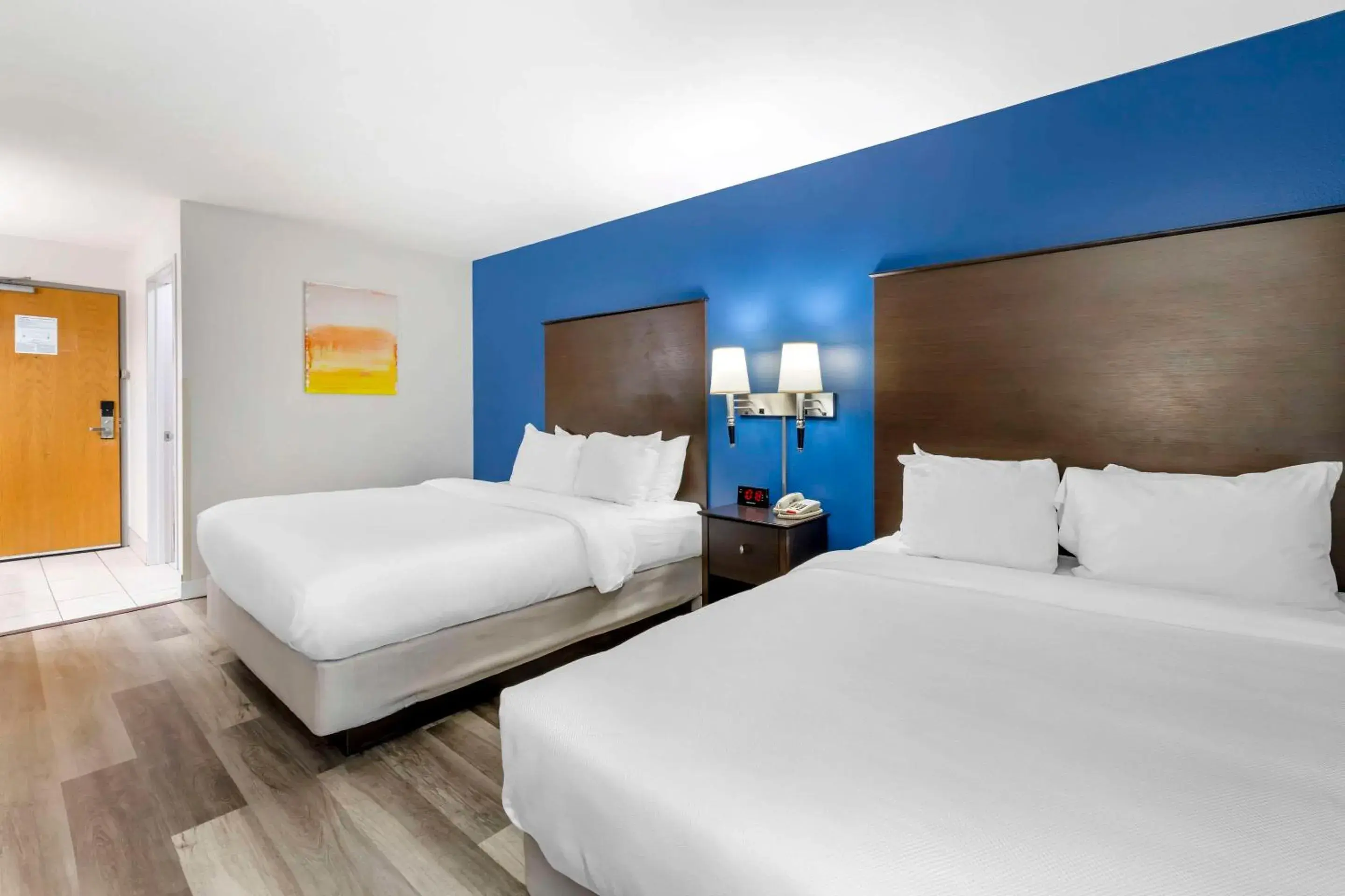 Bedroom, Bed in Comfort Inn & Suites Bedroom, Bed in Comfort Inn & Suites