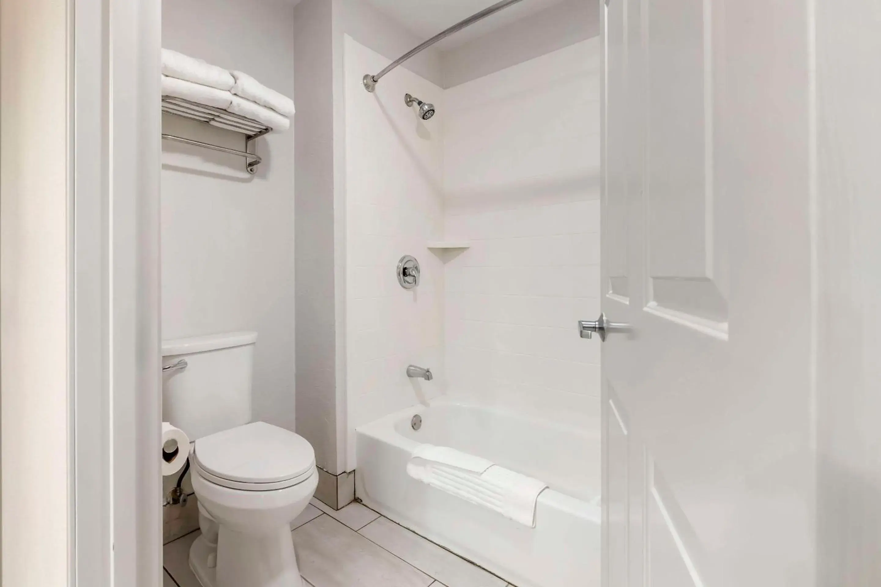 Bedroom in Comfort Inn & Suites Bedroom in Comfort Inn & Suites