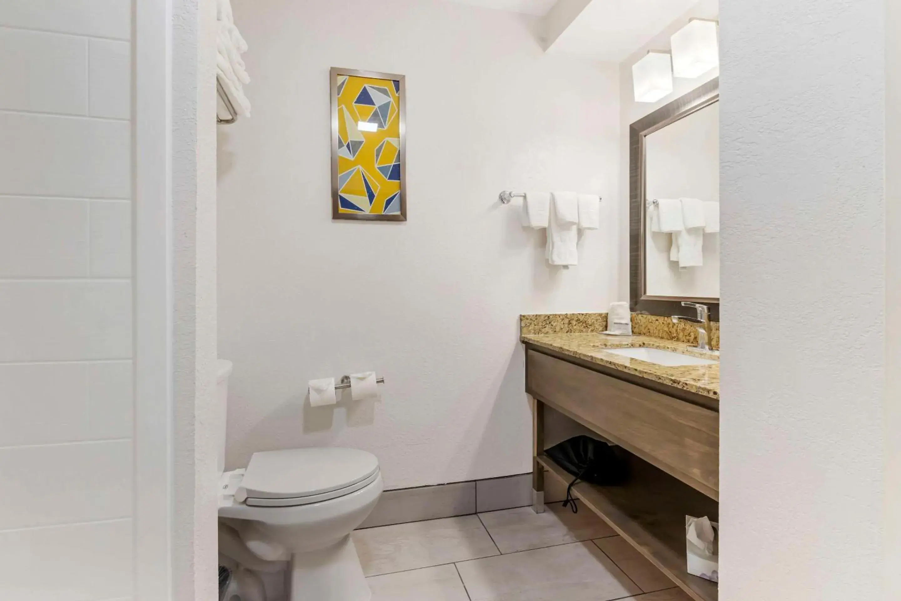 Bedroom in Comfort Inn & Suites Bedroom in Comfort Inn & Suites