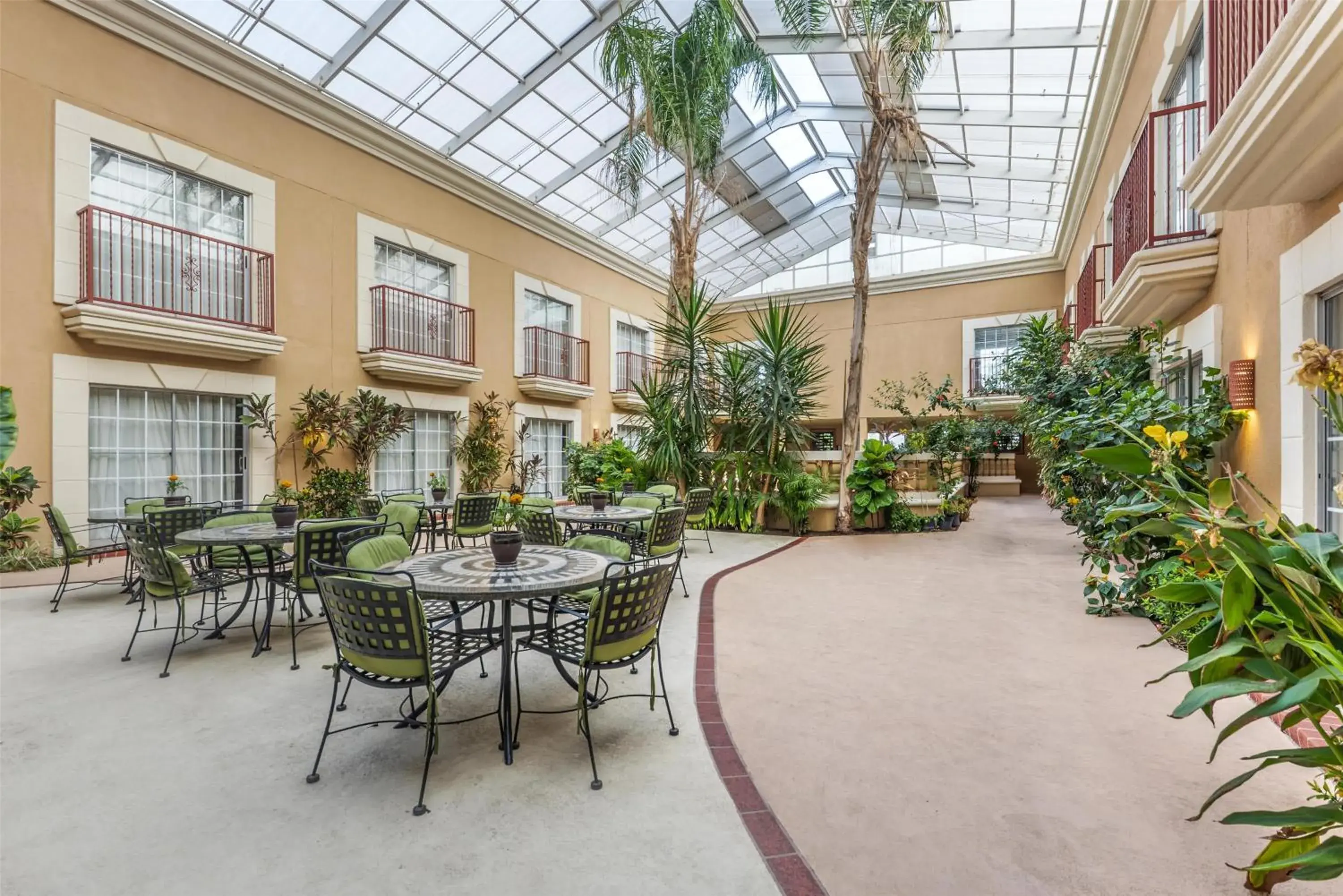 Property building in Best Western Plus Atrium Inn Property building in Best Western Plus Atrium Inn