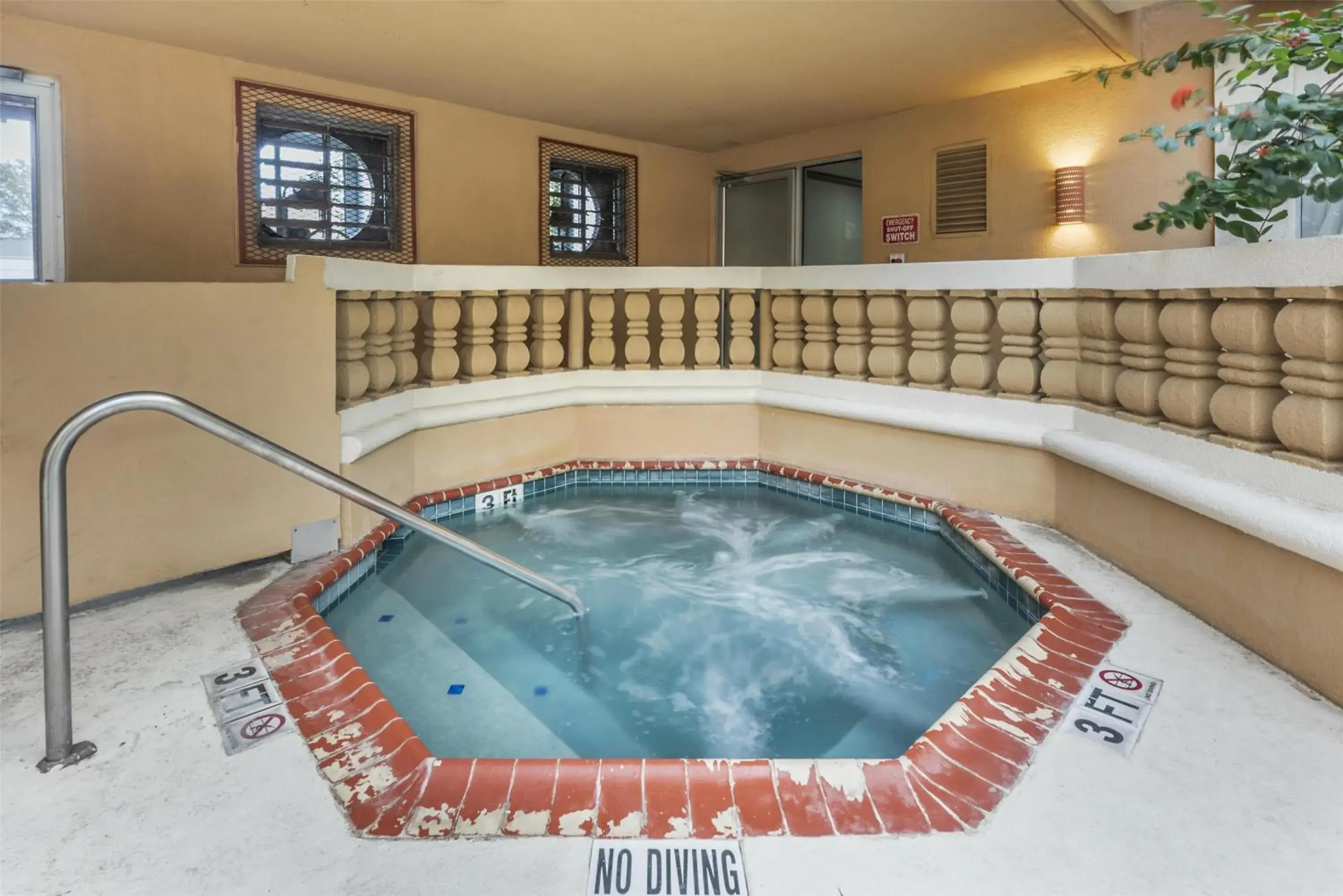 Pool view in Best Western Plus Atrium Inn Pool view in Best Western Plus Atrium Inn