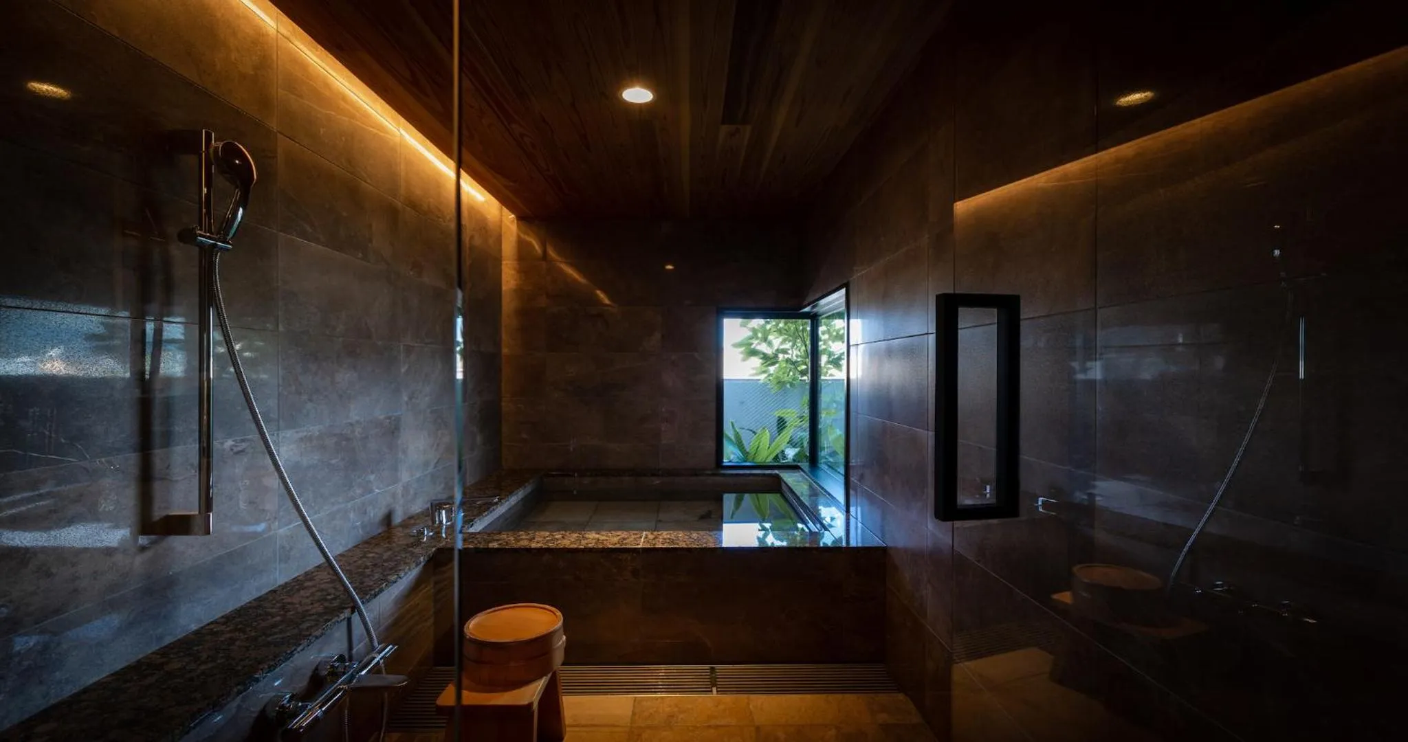 Shower in Higashiyama Shikikaboku