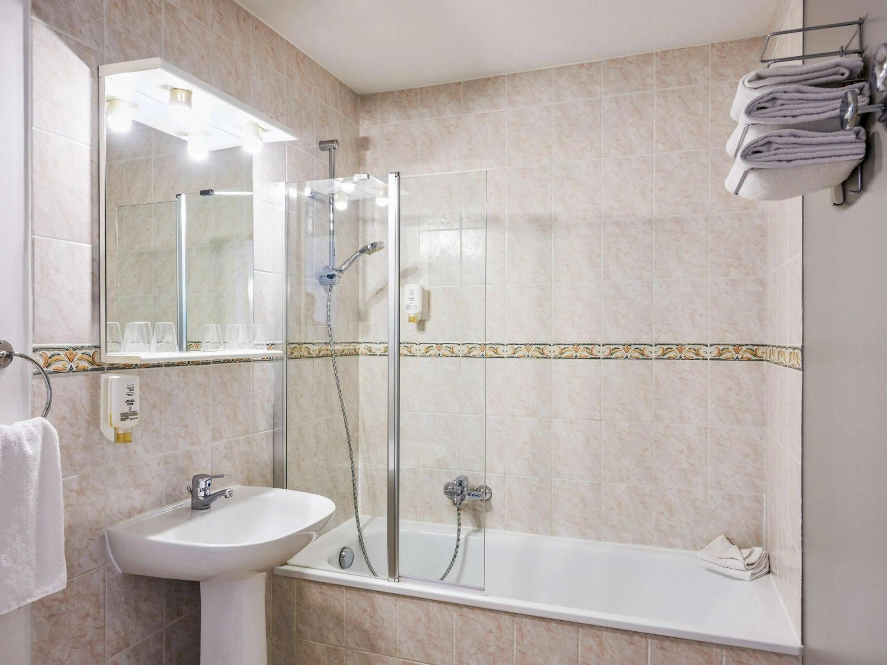 Bathroom in Aparthotel Adagio Access Nice Acropolis