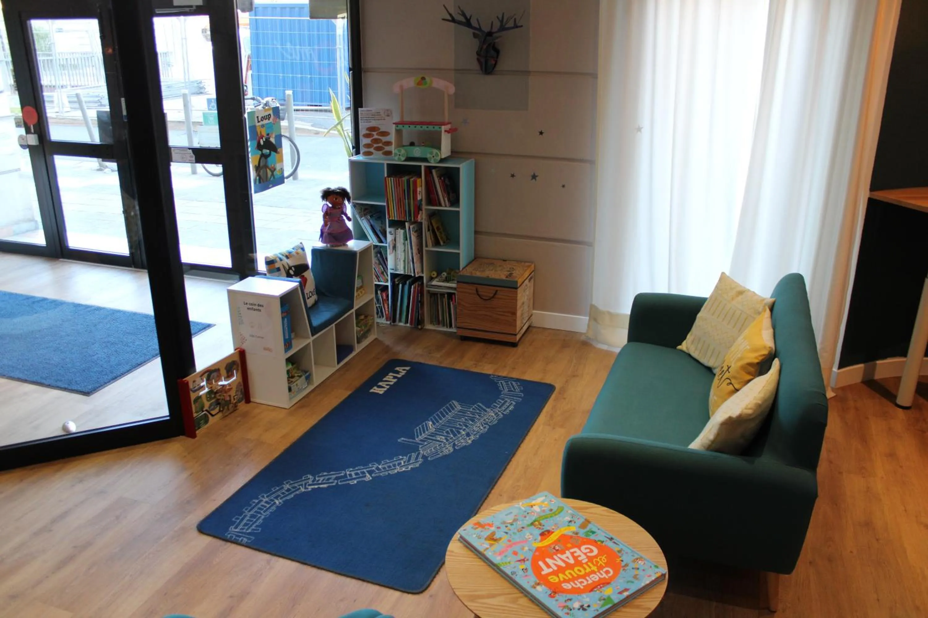 Children play ground, Bed in Aparthotel Adagio Access Nice Garibaldi