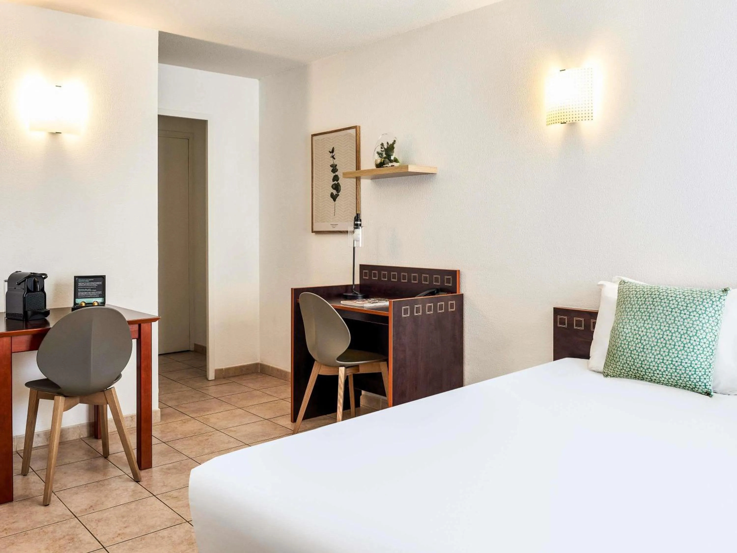 Bedroom, Bed in Aparthotel Adagio Access Nice Garibaldi