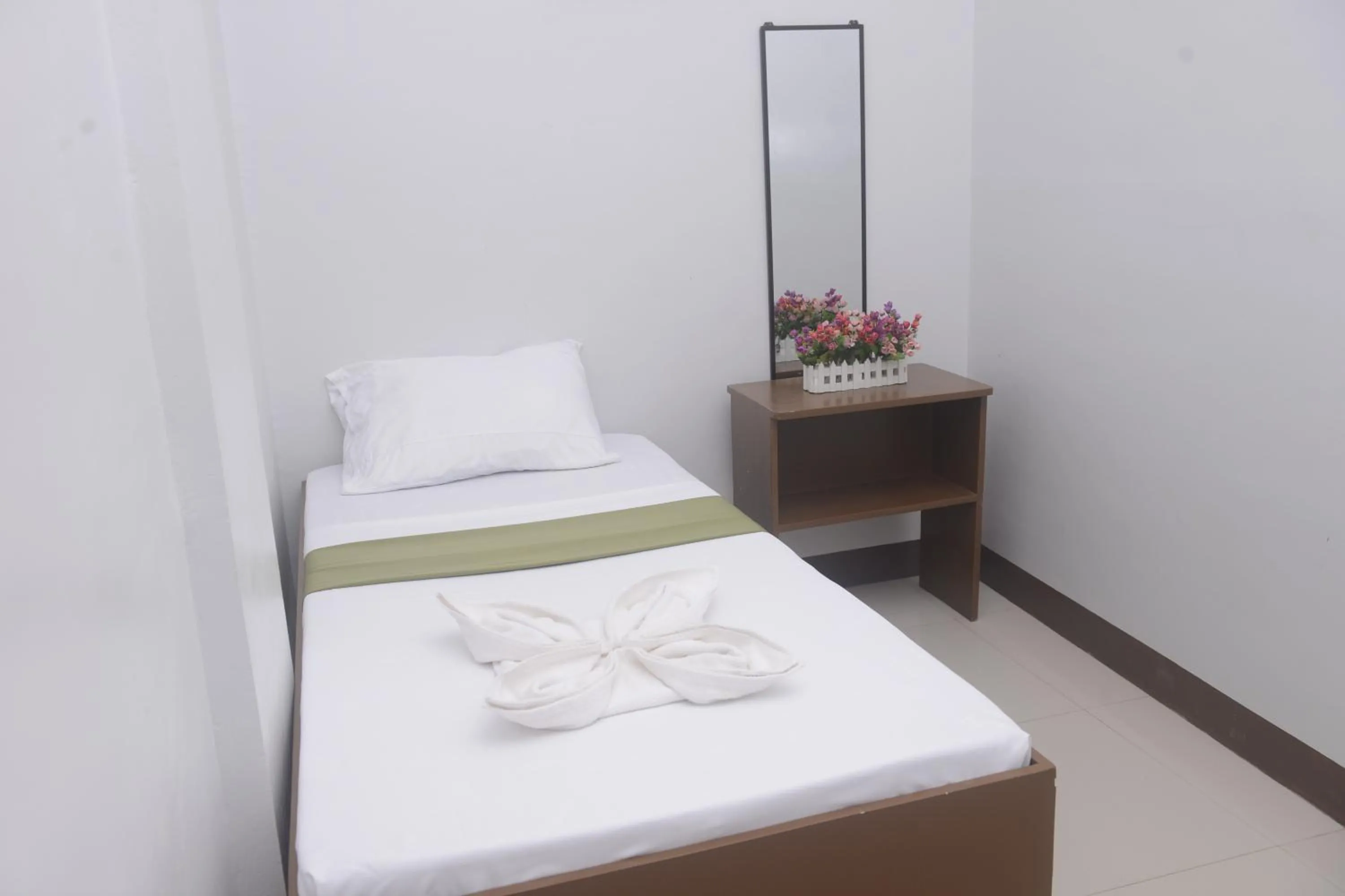 Single Room with Shared Bathroom - single occupancy in Mt Moriah Inn and Resto