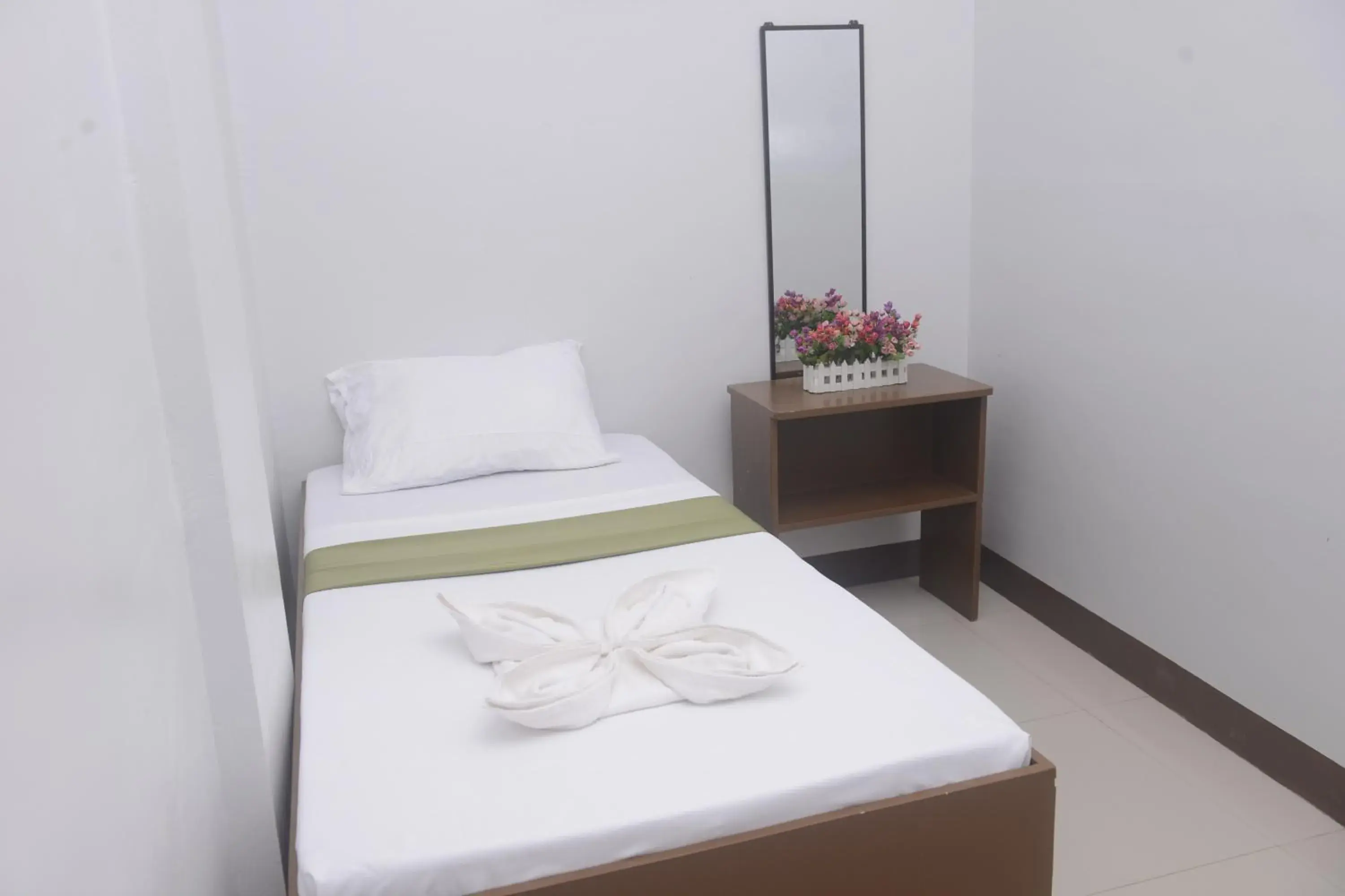 Single Room with Shared Bathroom - single occupancy in Mt Moriah Inn and Resto Single Room with Shared Bathroom - single occupancy in Mt Moriah Inn and Resto
