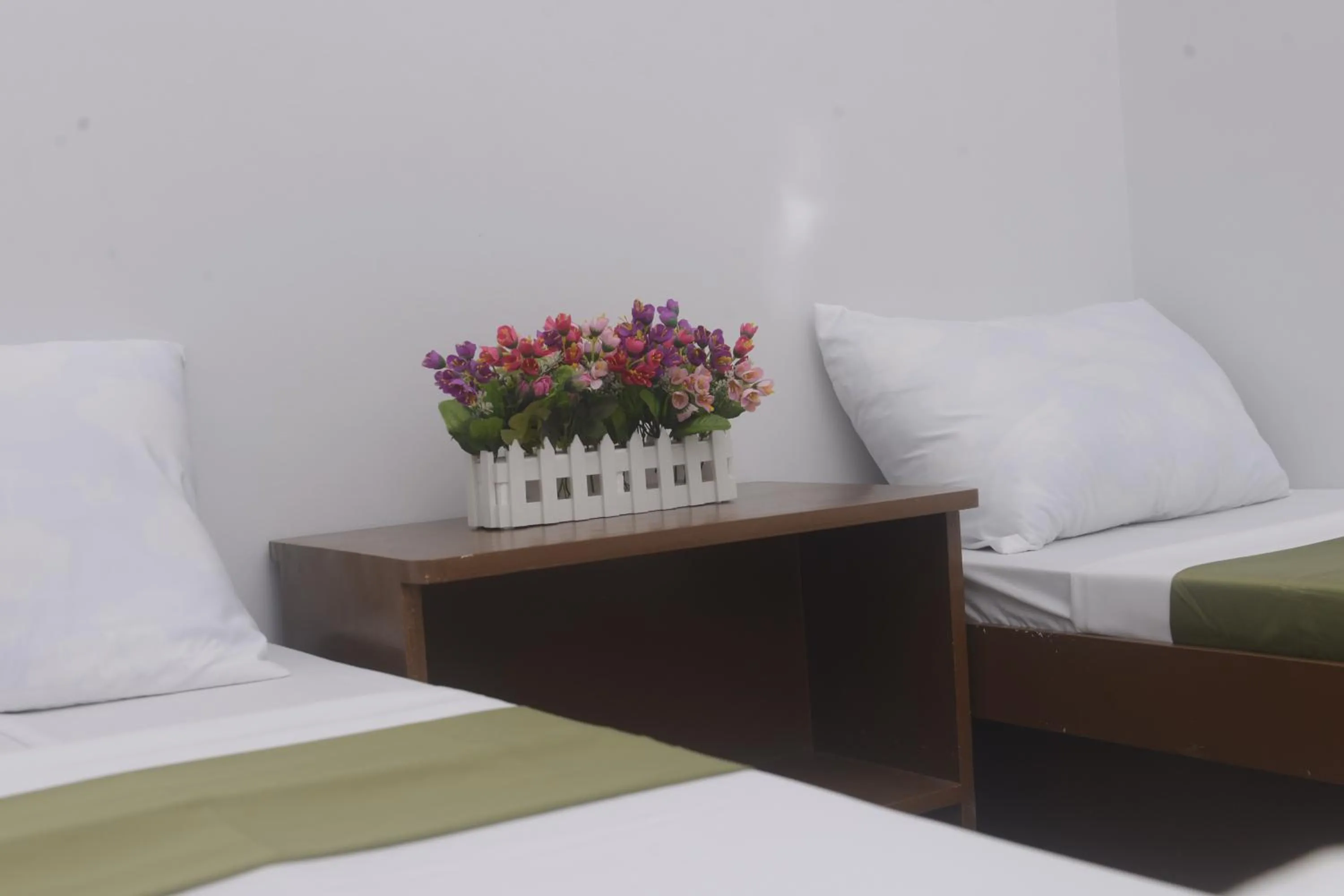Standard Twin Room with Shared Bathroom in Mt Moriah Inn and Resto