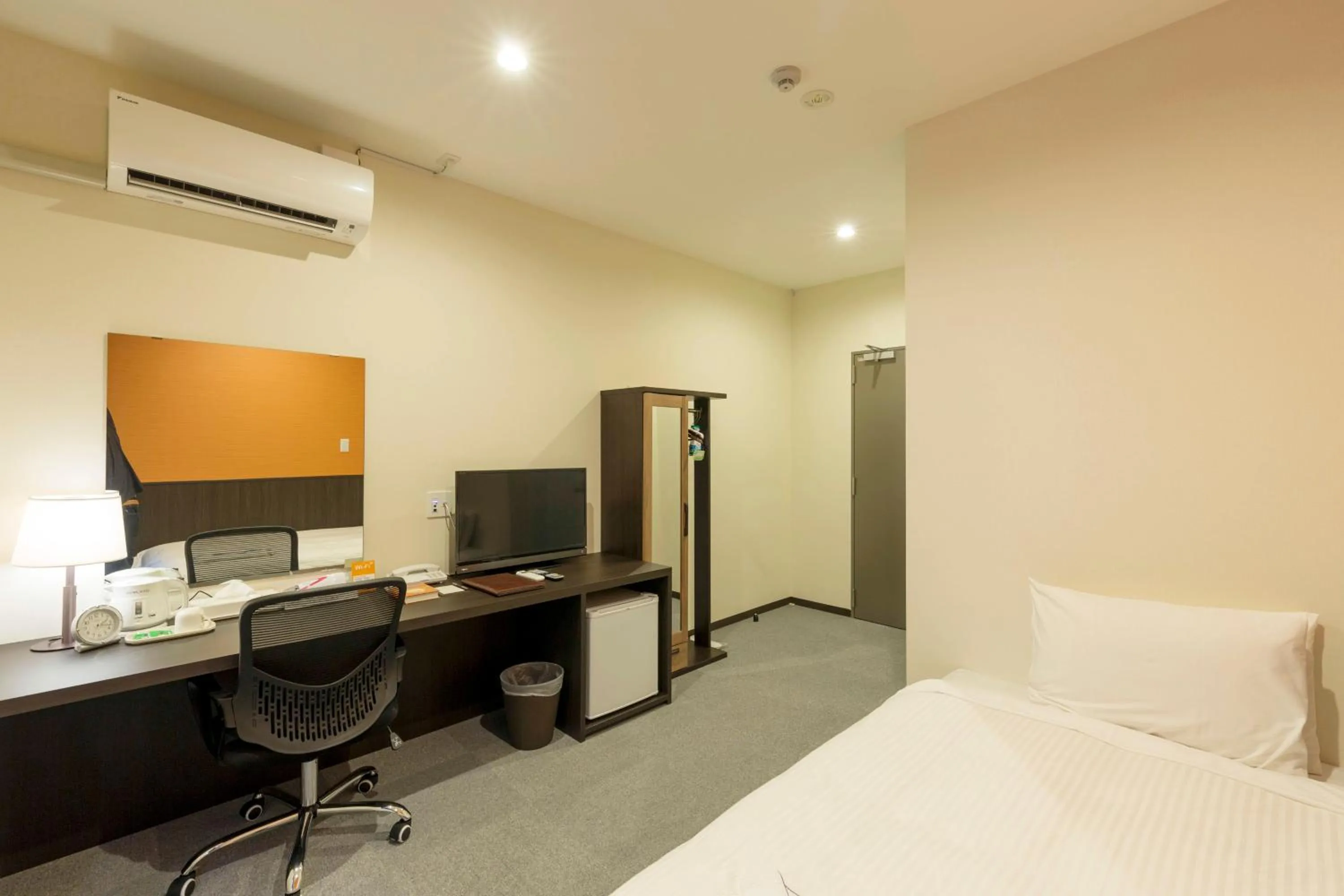 TV and multimedia, Bed in Crown Hotel Okinawa Annex