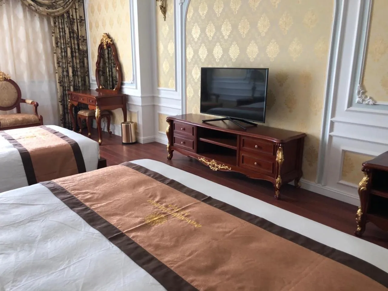 Living room in Hoang Nham Luxury Hotel