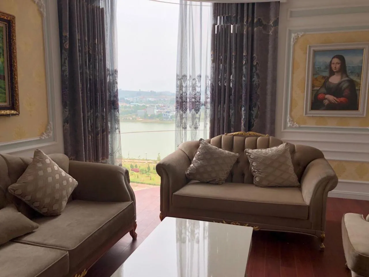 Hoang Nham Luxury Hotel