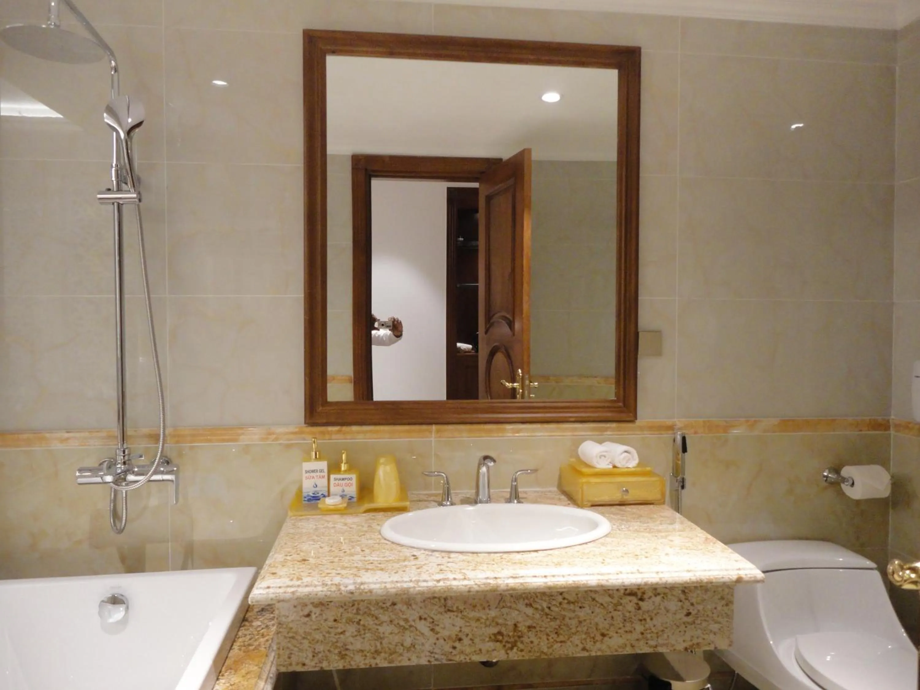 Hoang Nham Luxury Hotel