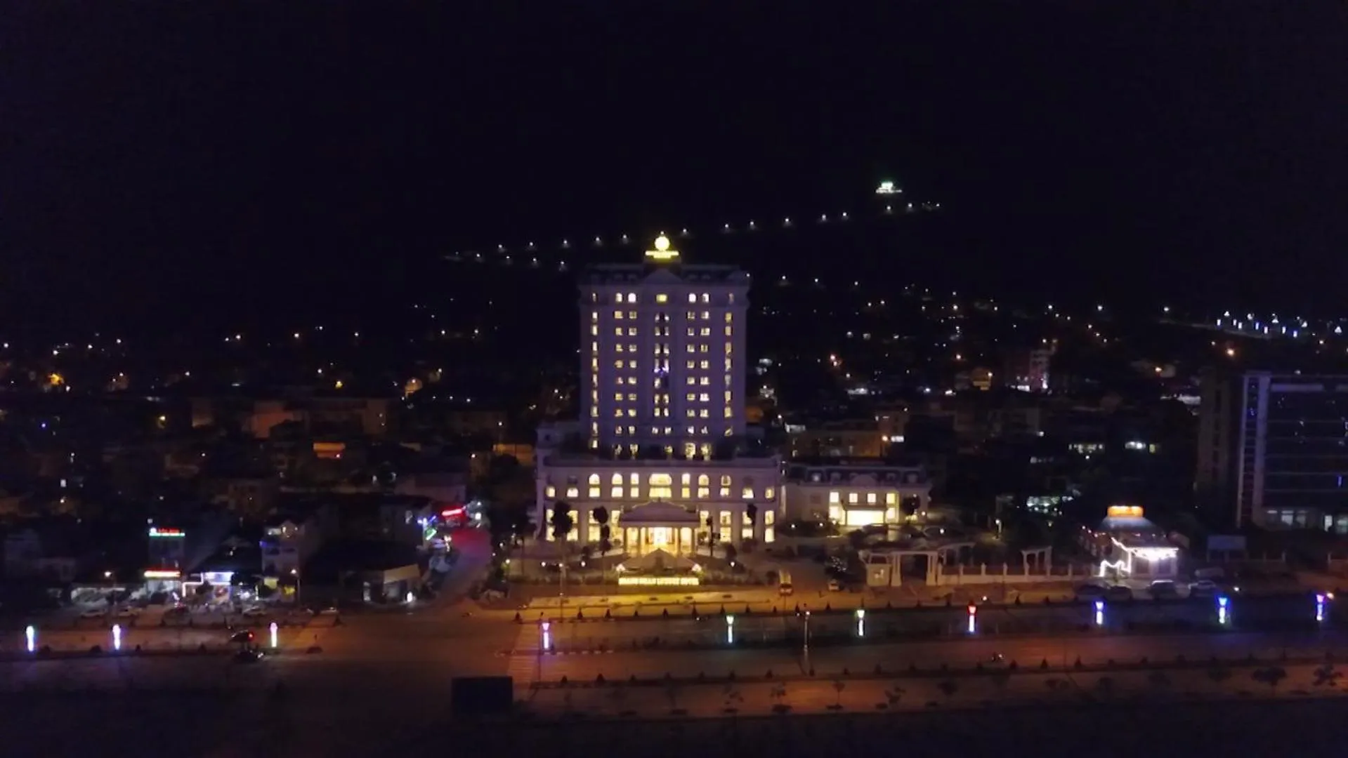 Hoang Nham Luxury Hotel