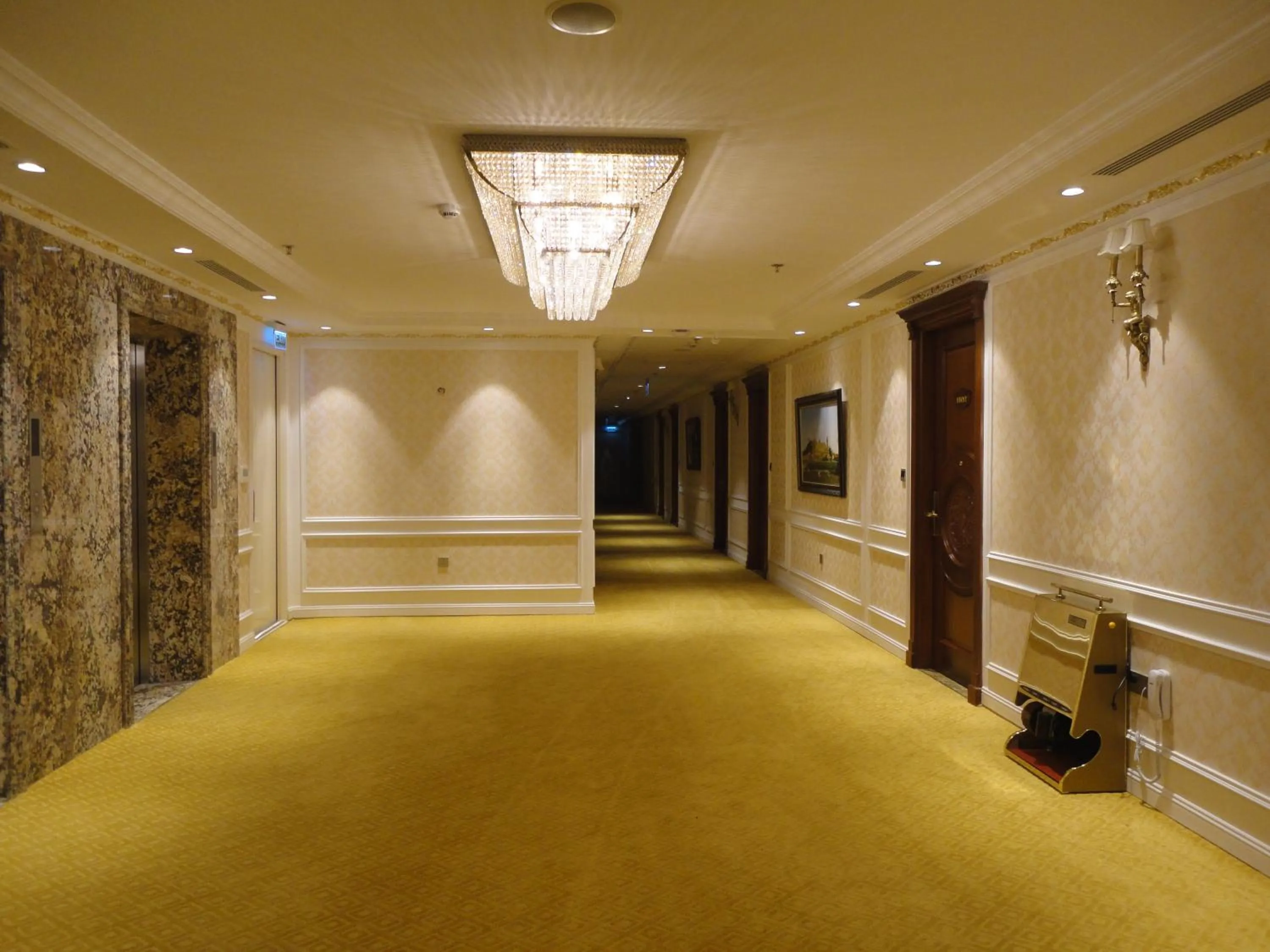 Hoang Nham Luxury Hotel