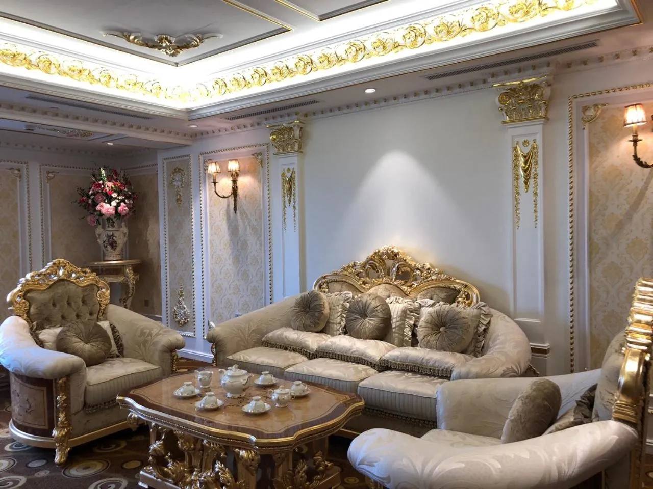 Hoang Nham Luxury Hotel