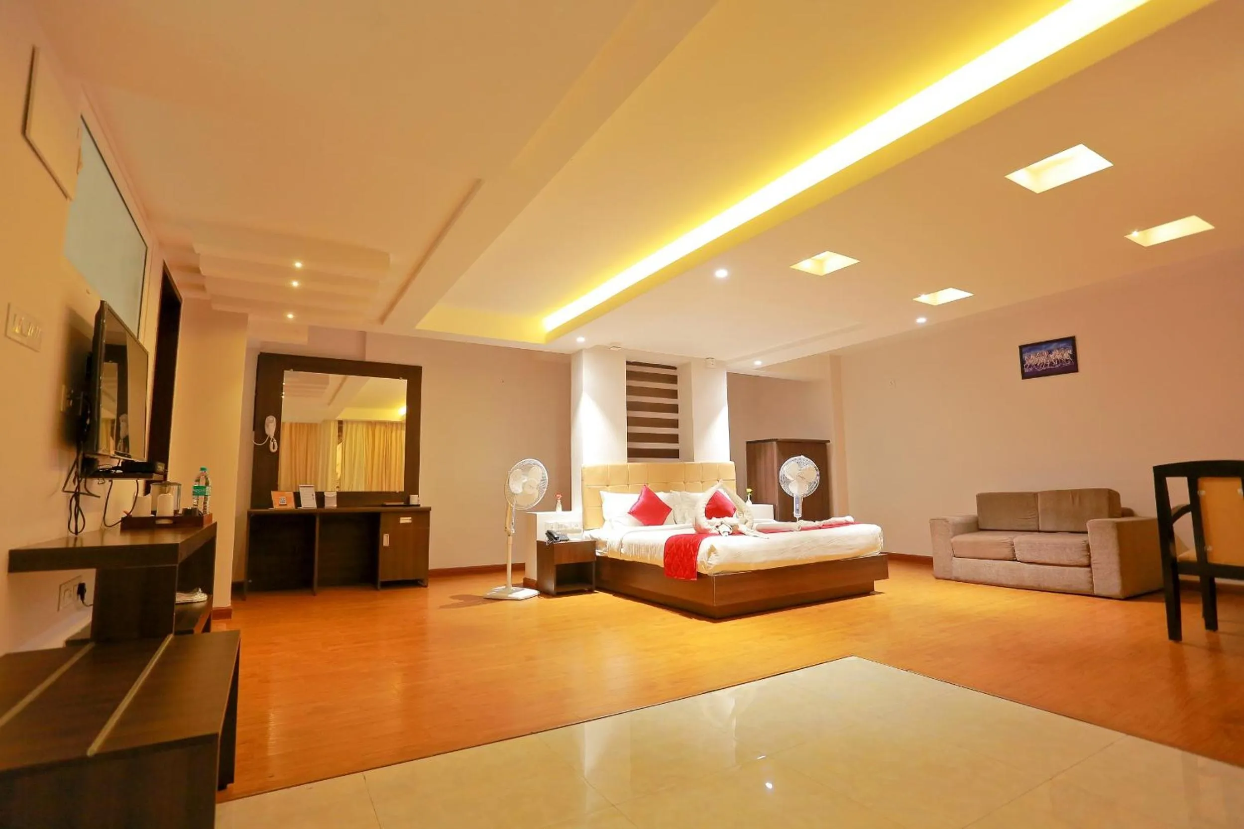 Bedroom, Bed in Grand Signature Hotel & spa