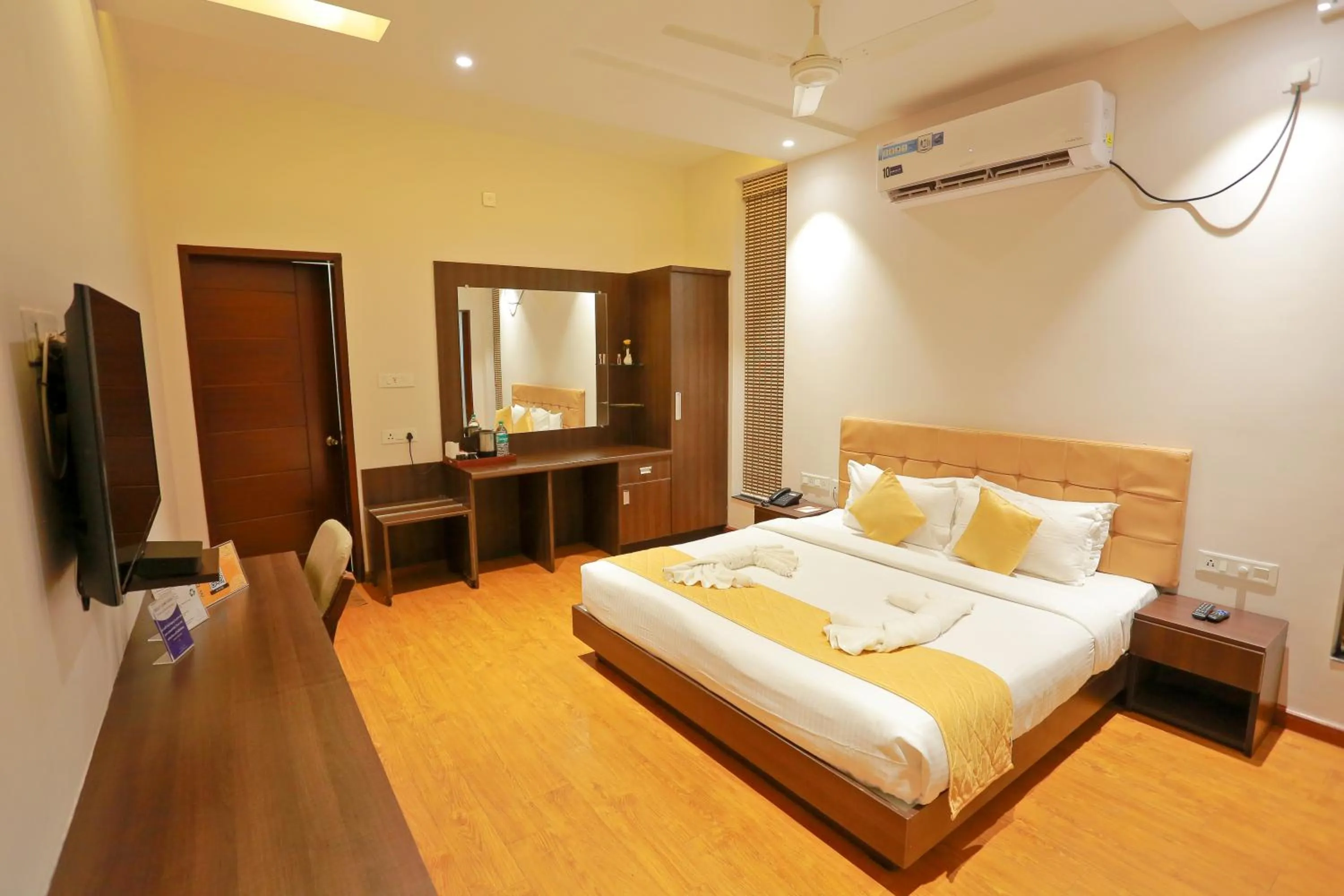 Bedroom, Bed in Grand Signature Hotel & spa
