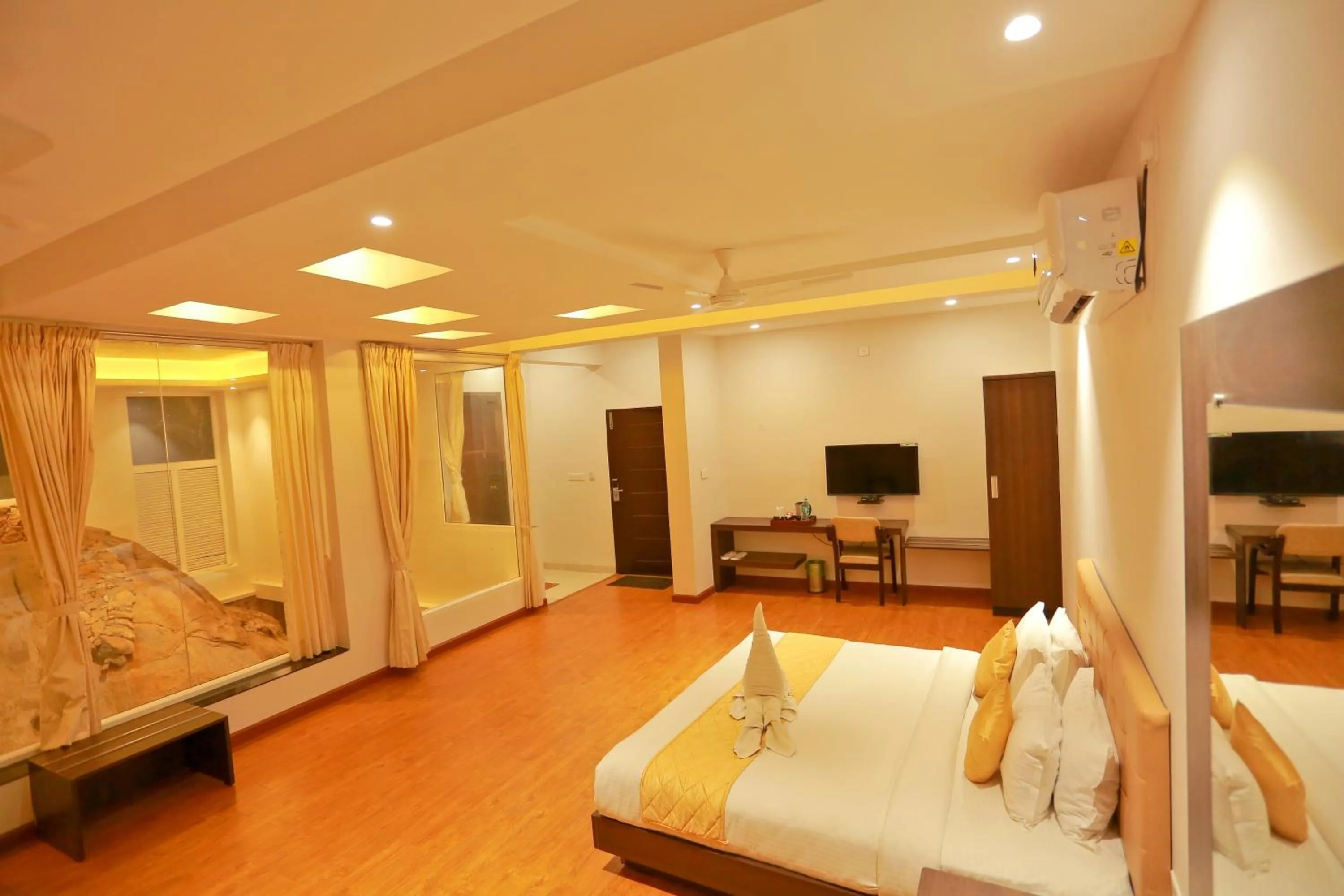 Bedroom, Bed in Grand Signature Hotel & spa