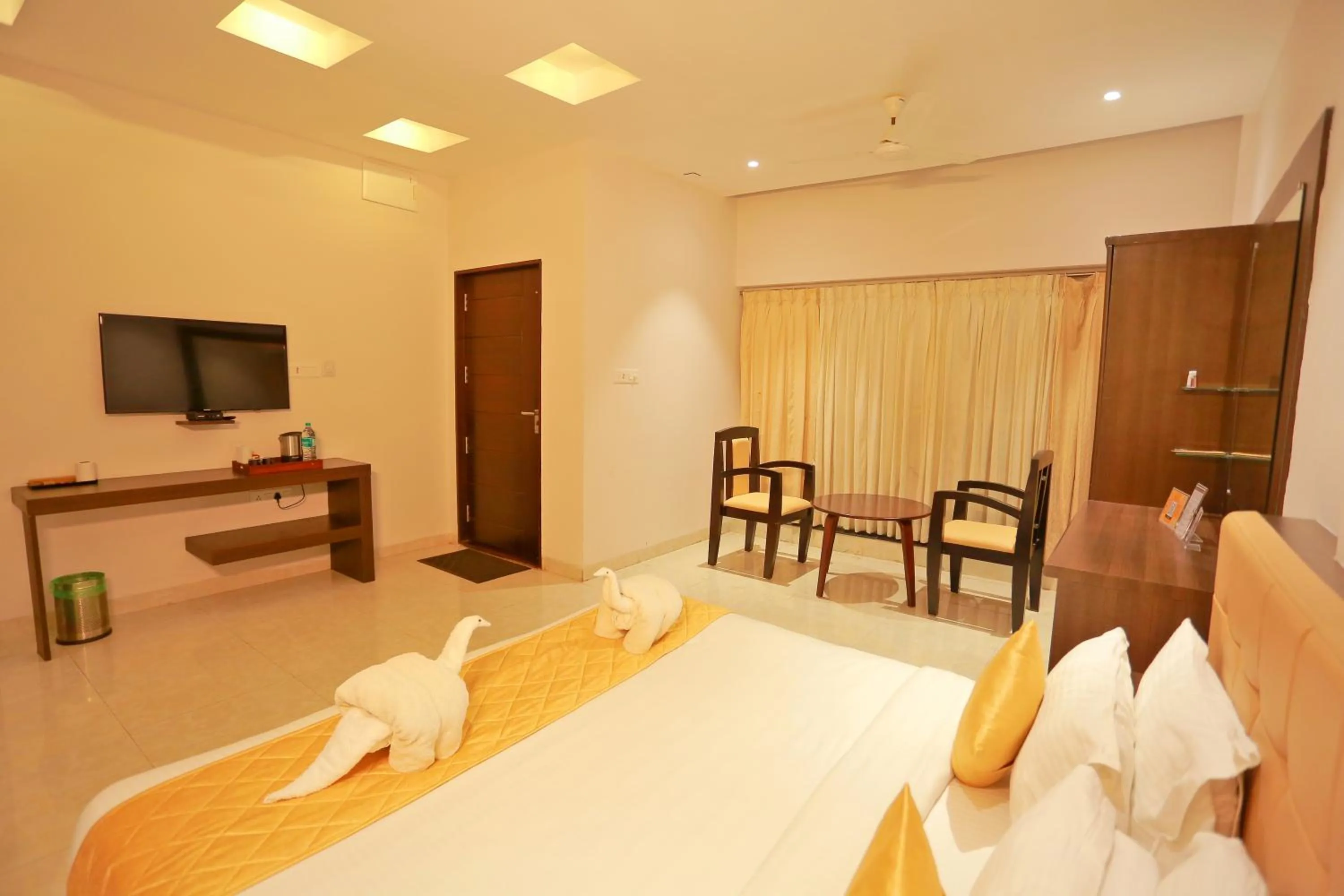 Bedroom, Bed in Grand Signature Hotel & spa