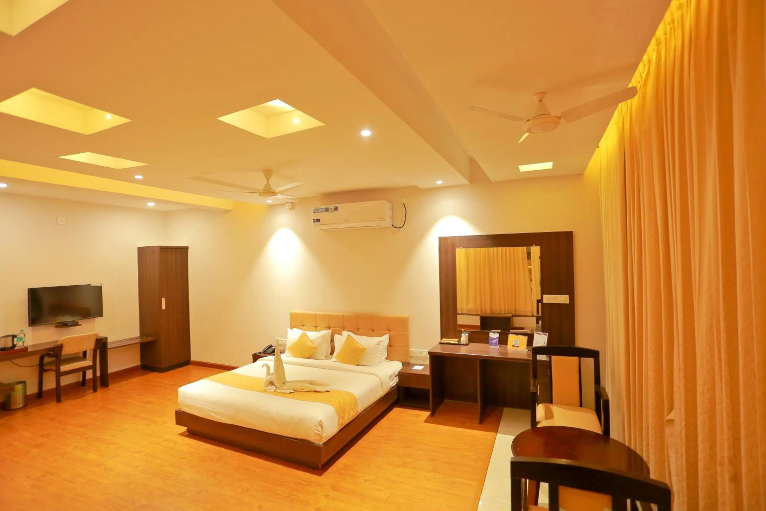 Bed in Grand Signature Hotel & spa