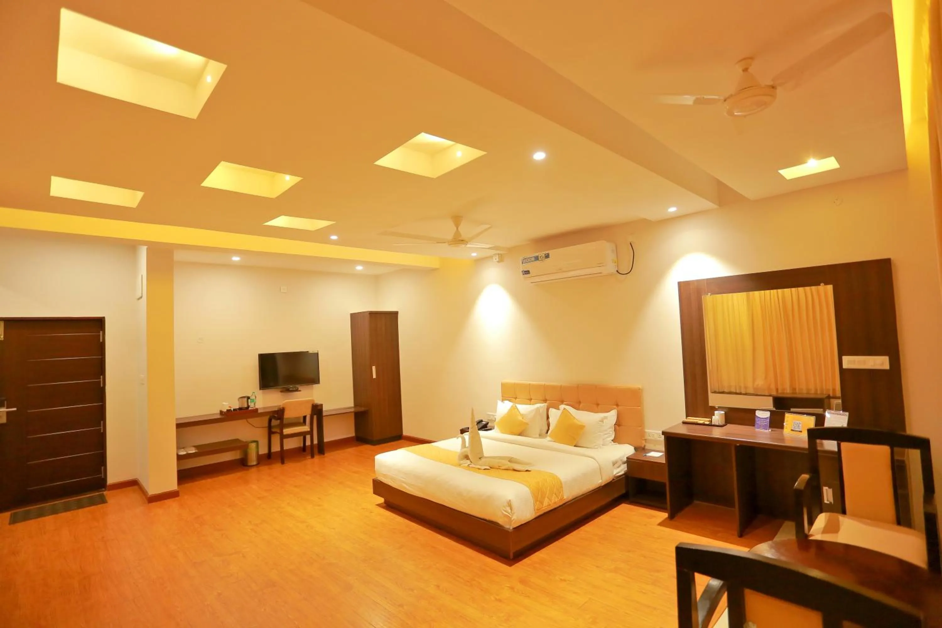 Bedroom, Bed in Grand Signature Hotel & spa