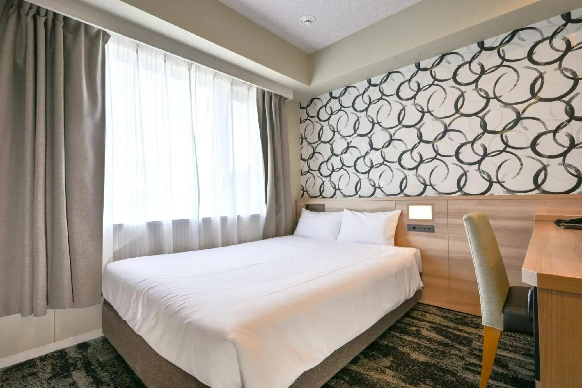 Bed in Sanco Inn Kyoto Hachijoguchi Shikinoyu Bed in Sanco Inn Kyoto Hachijoguchi Shikinoyu