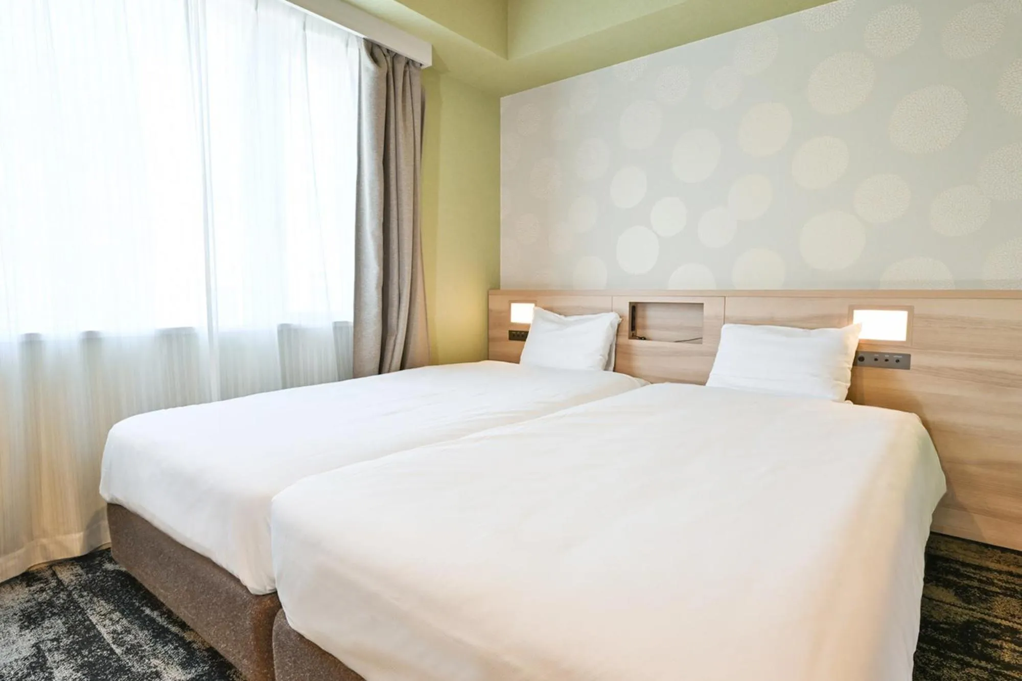 Bed in Sanco Inn Kyoto Hachijoguchi Shikinoyu