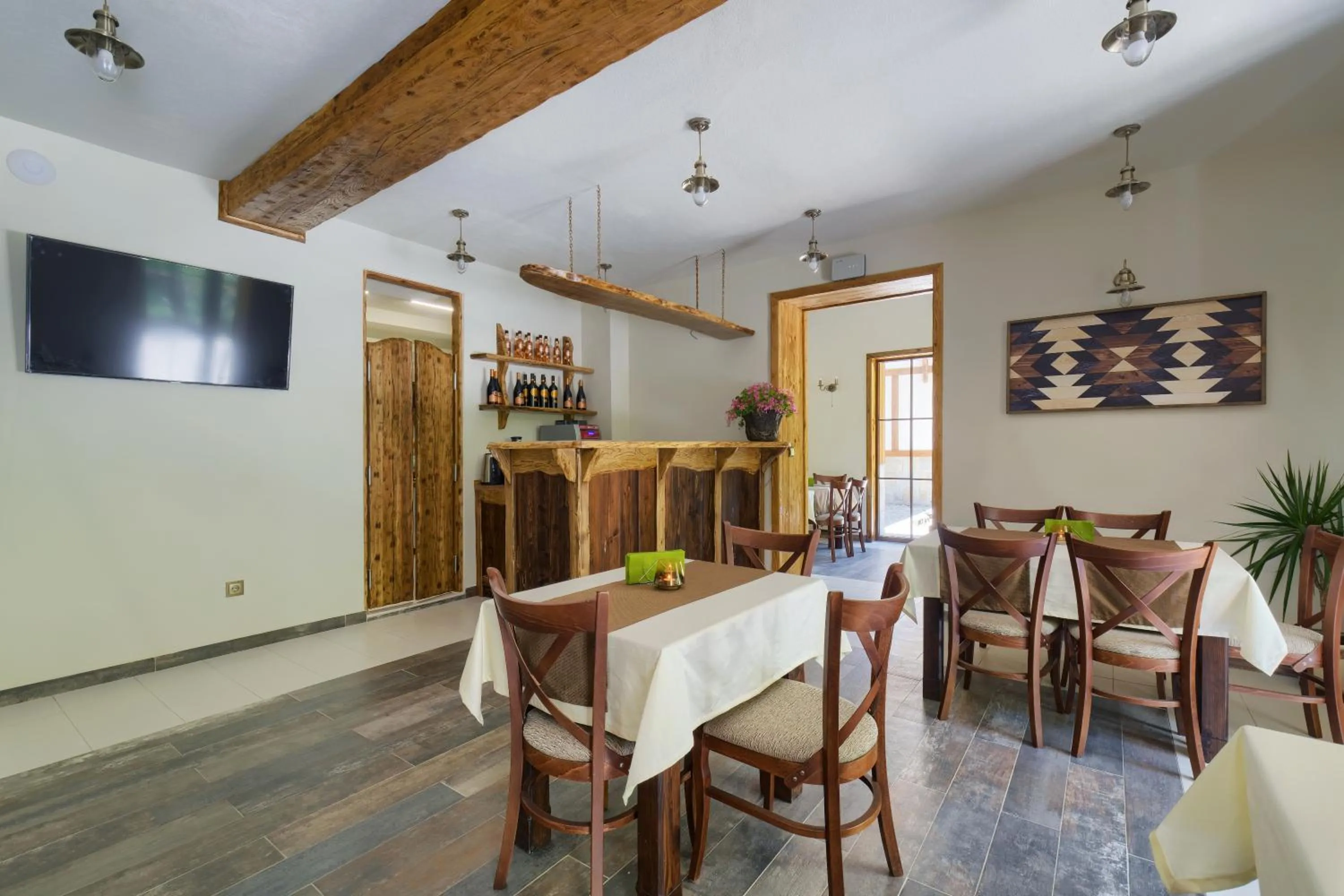 Restaurant/places to eat in Hotel Apostolite