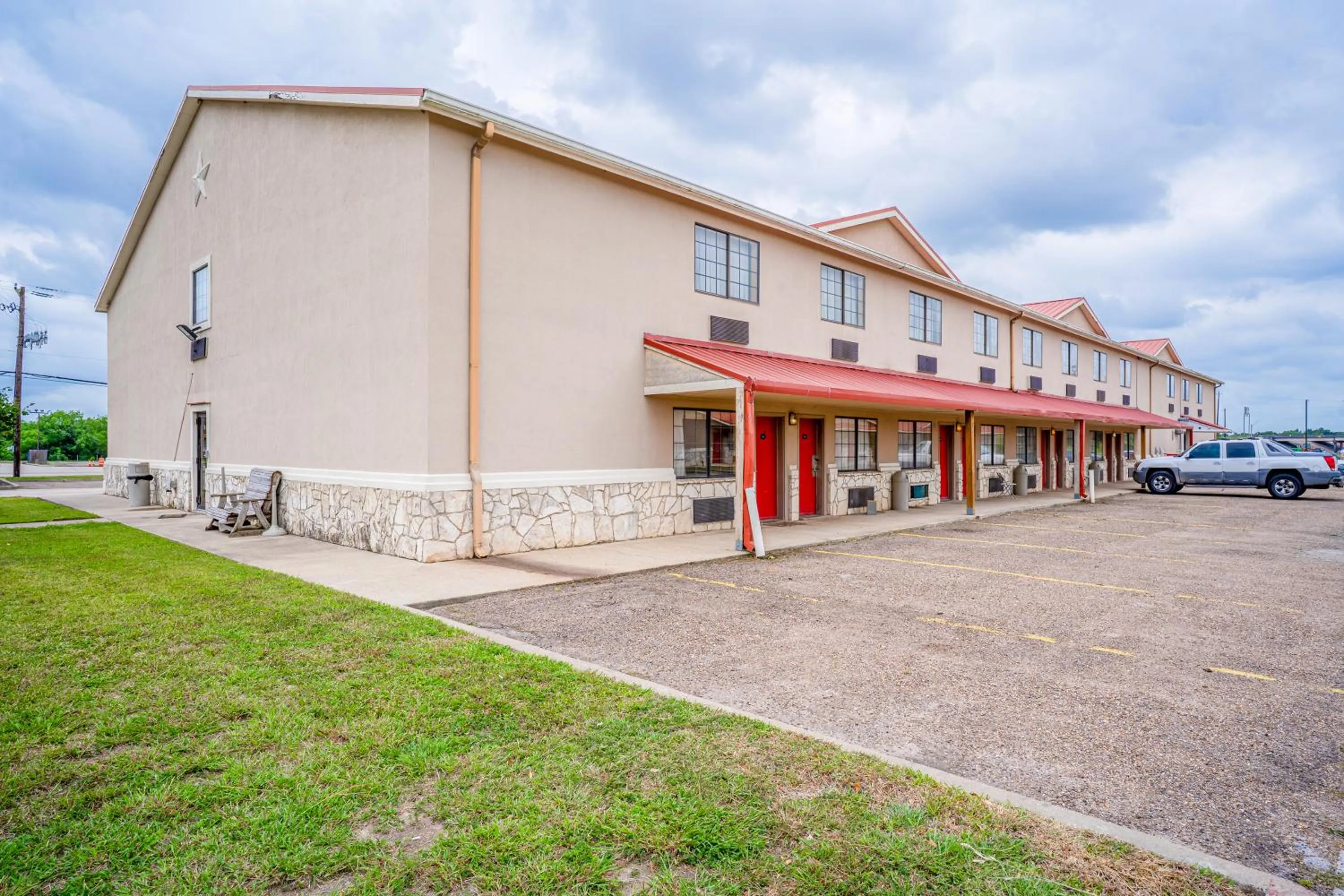 Parking in Texan Inn By OYO Beeville US-181