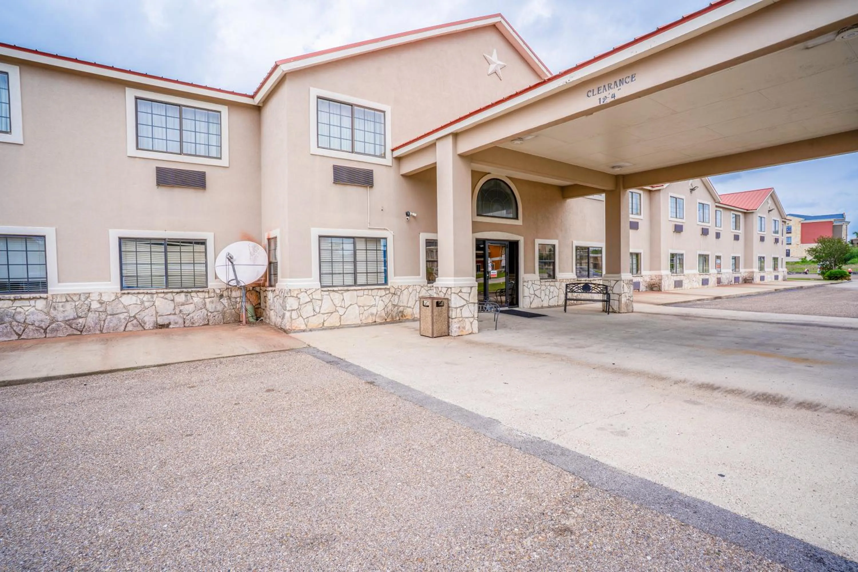 Facade/entrance in Texan Inn By OYO Beeville US-181