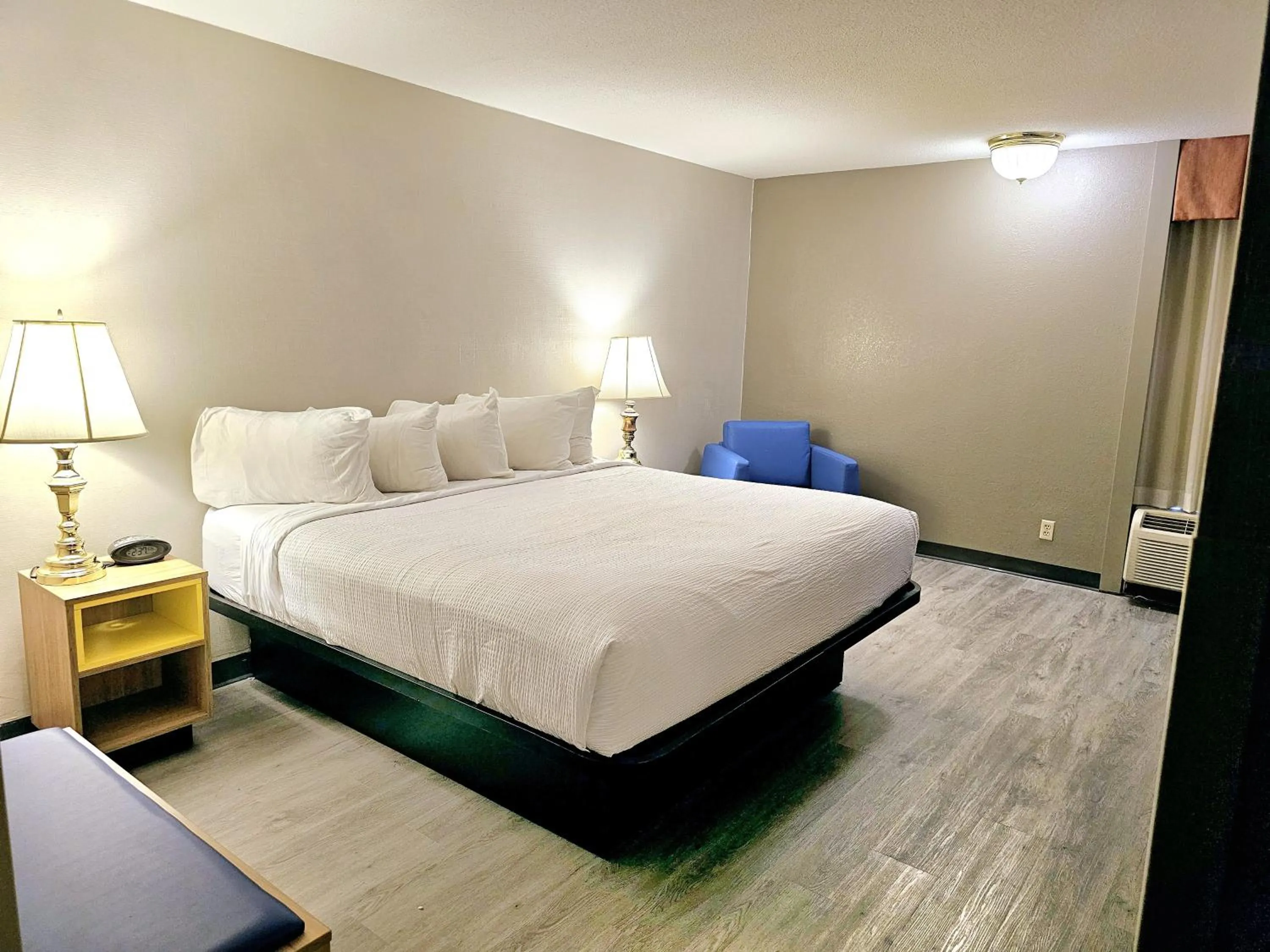 Bed in Days Inn by Wyndham Rolla