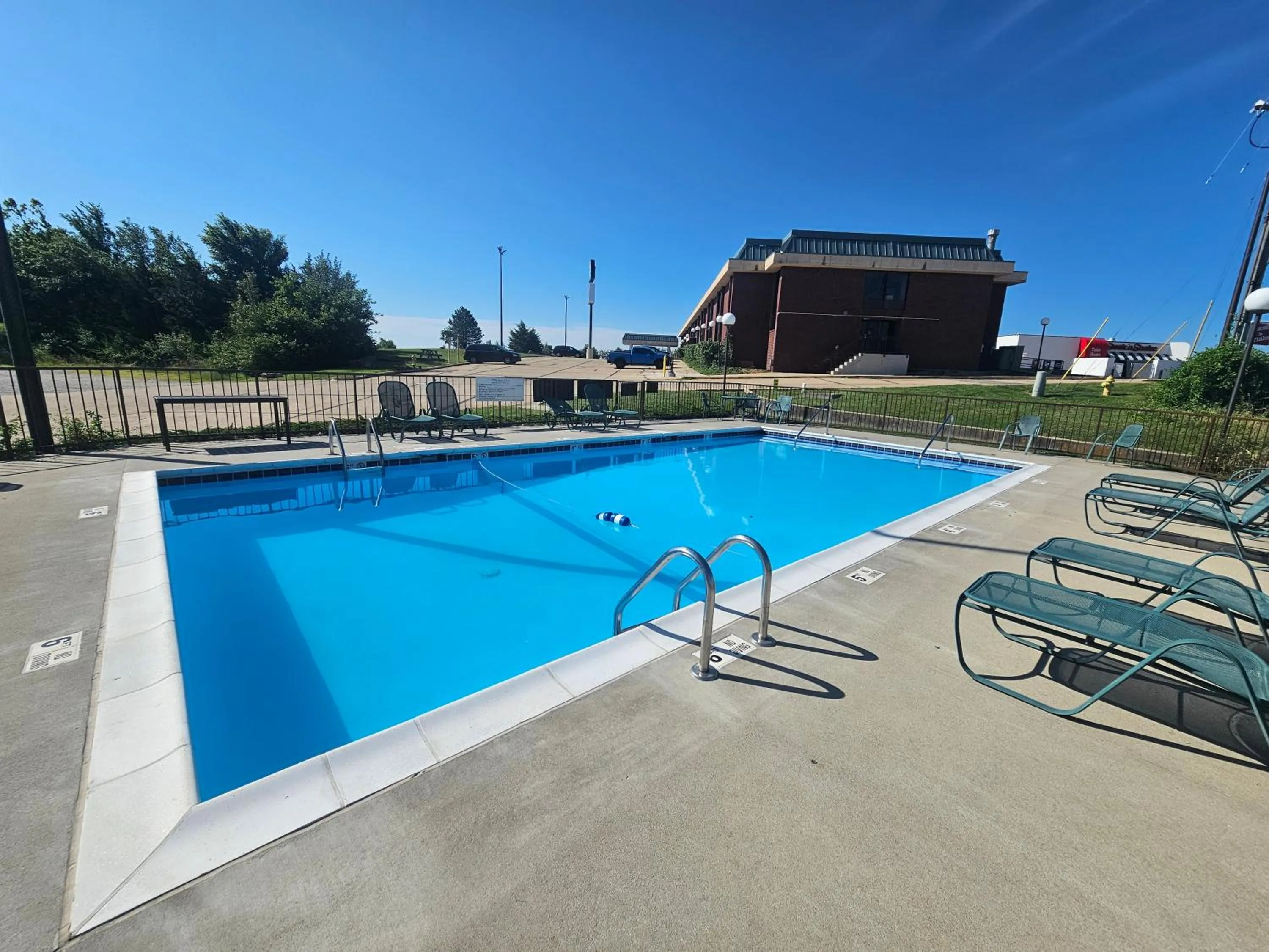 Swimming pool in Days Inn by Wyndham Rolla