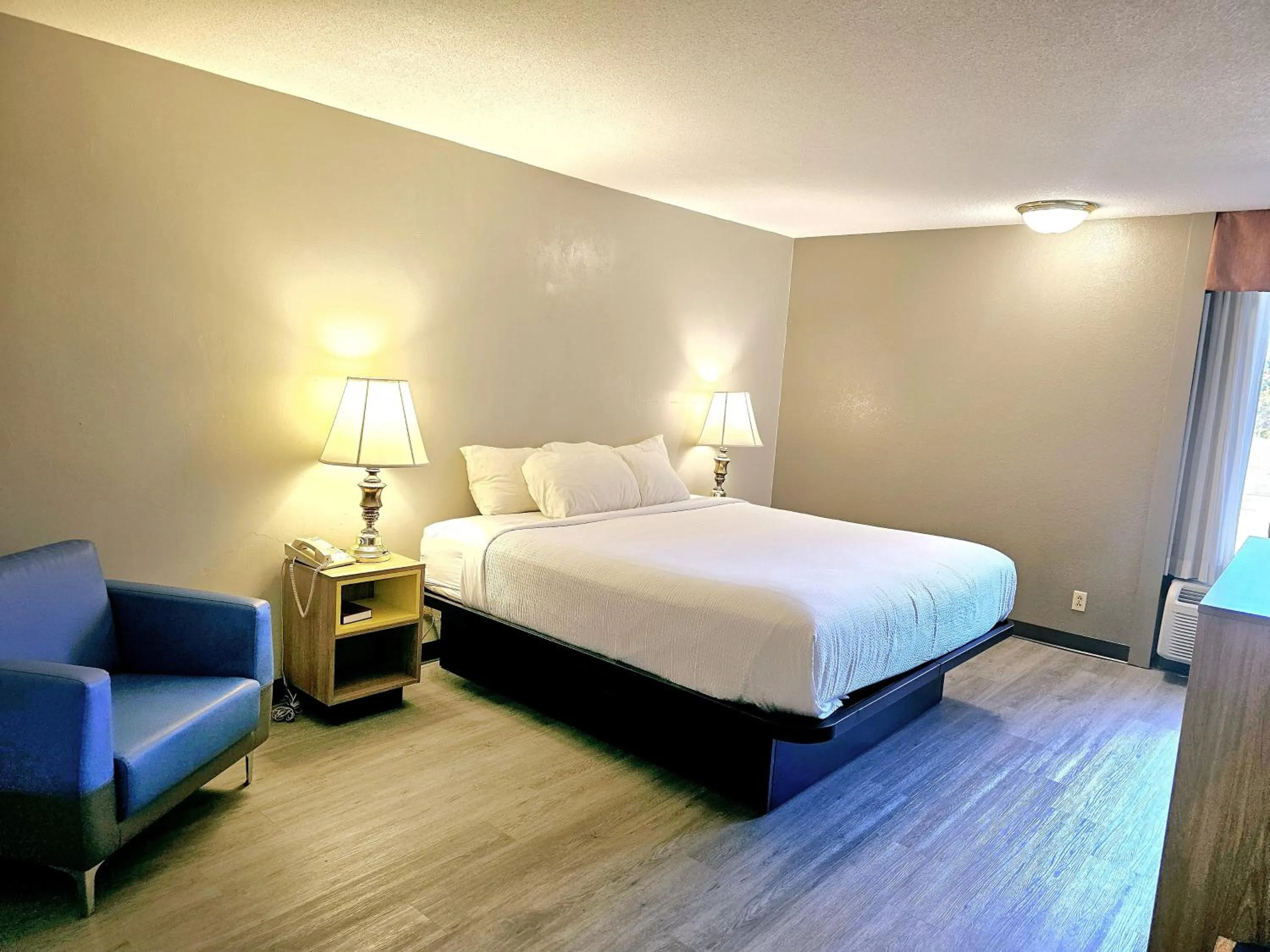 Bed in Days Inn by Wyndham Rolla