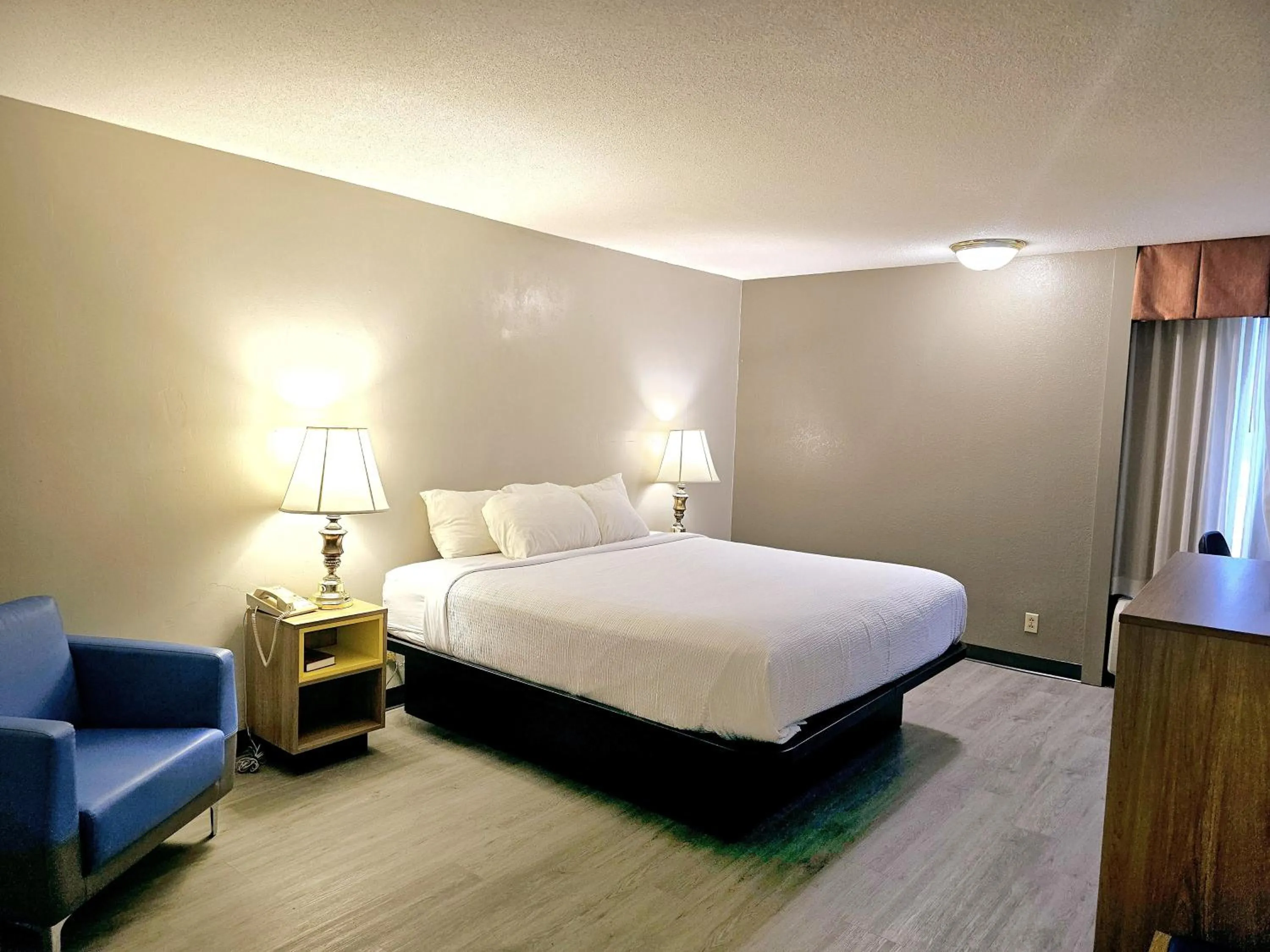 Bed in Days Inn by Wyndham Rolla