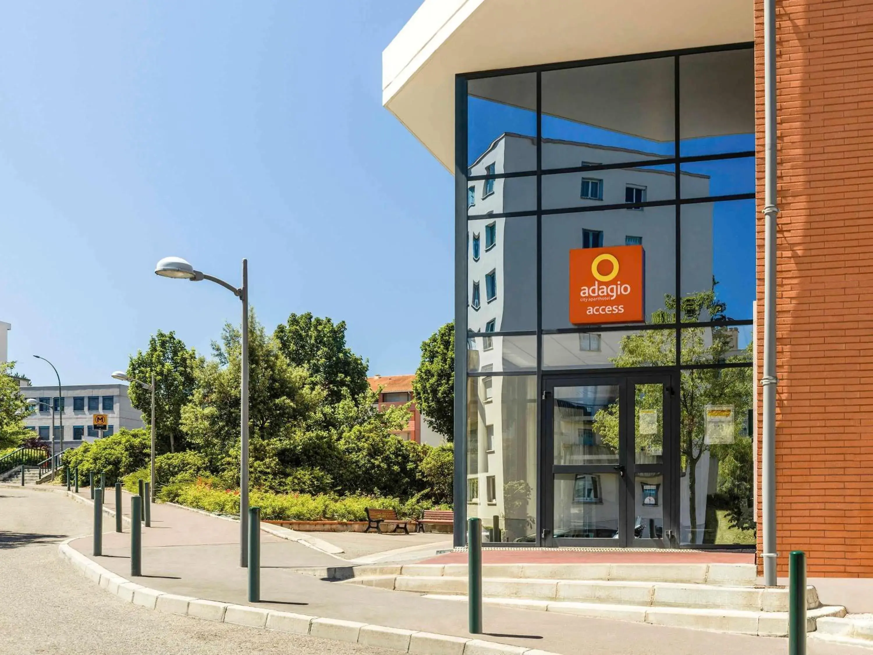 Property building in Aparthotel Adagio Access Toulouse Jolimont Property building in Aparthotel Adagio Access Toulouse Jolimont