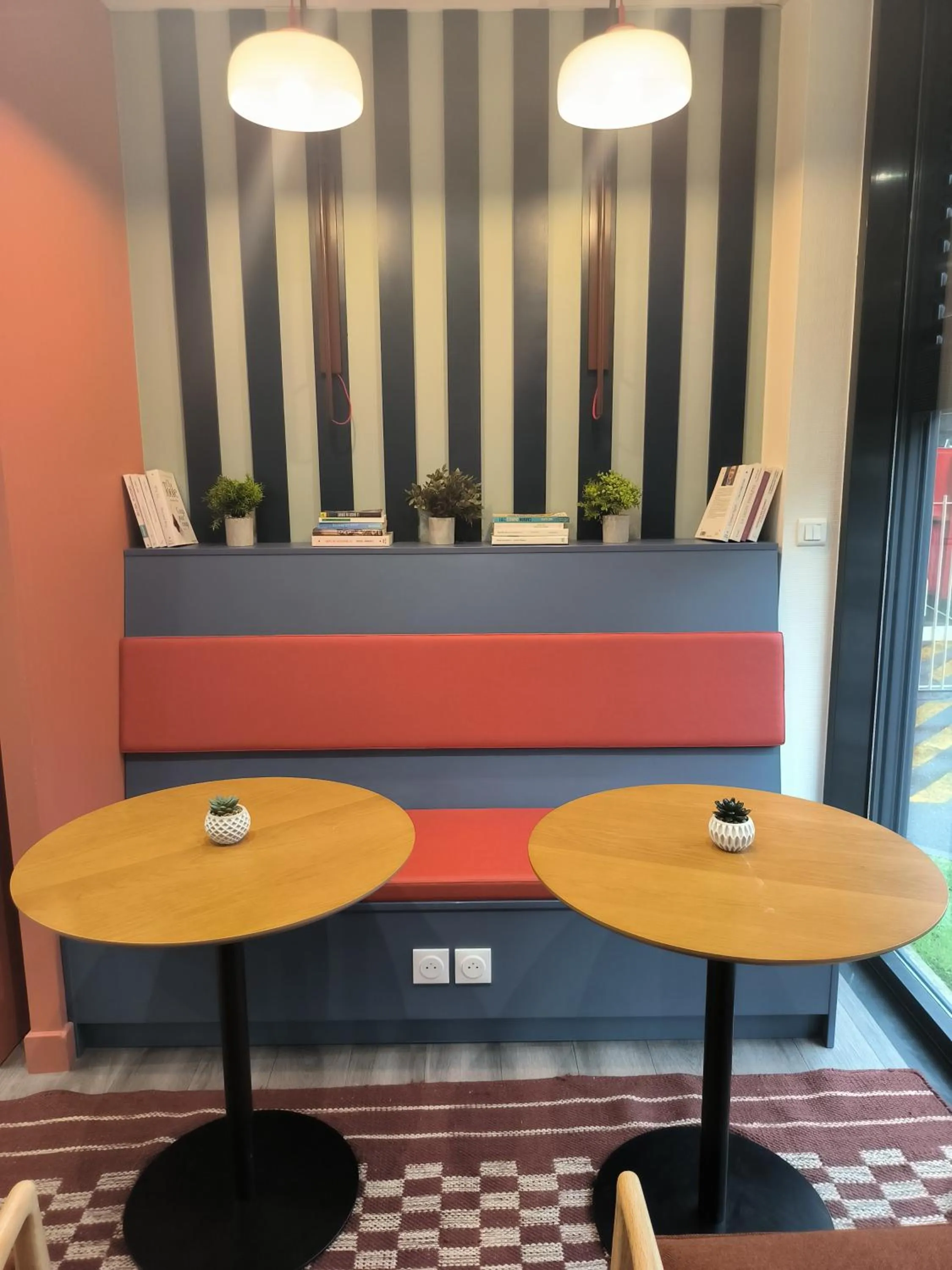 Seating area in Aparthotel Adagio Access Toulouse Jolimont