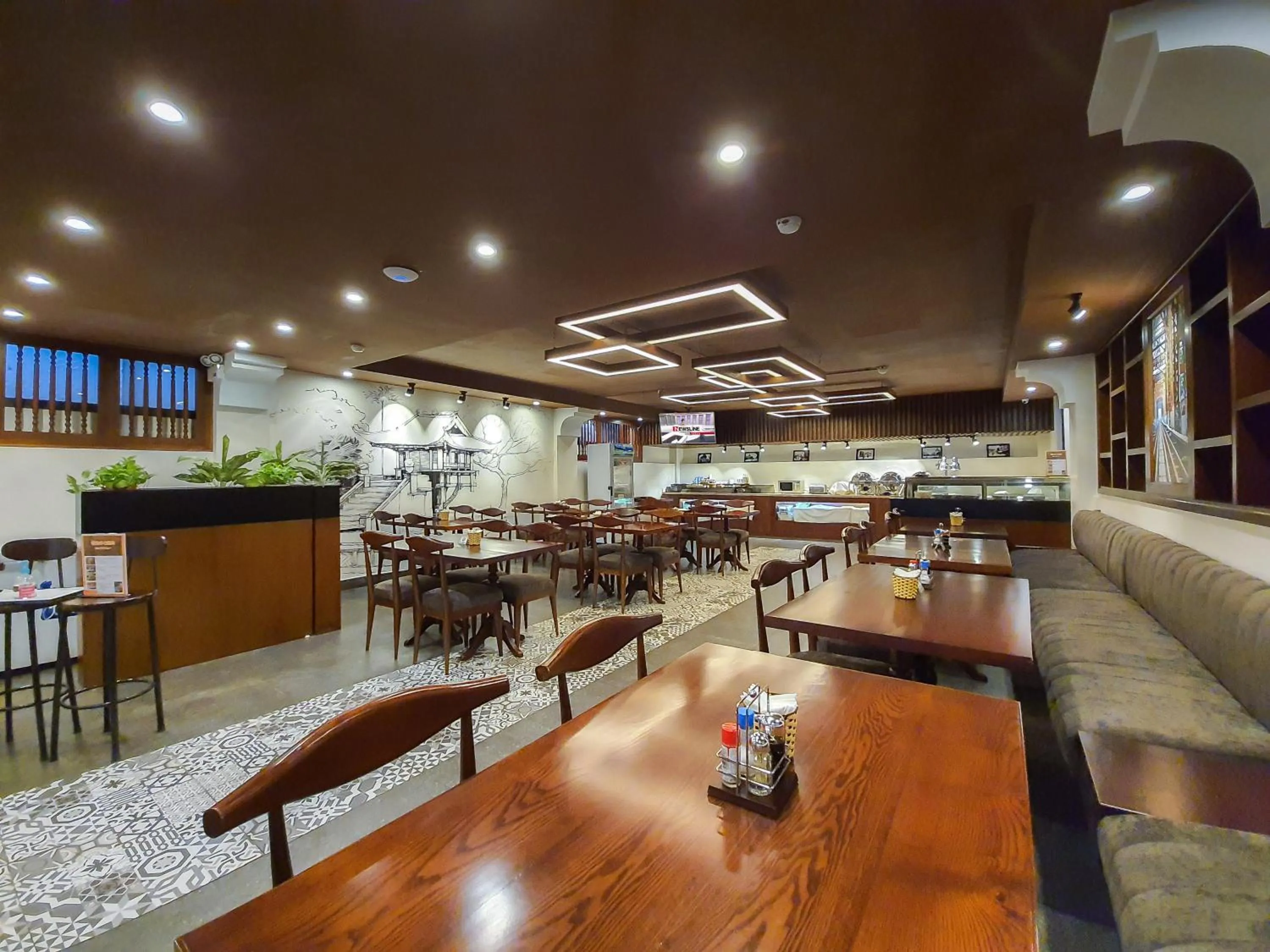 Restaurant/places to eat in REIWA INN APARTMENT