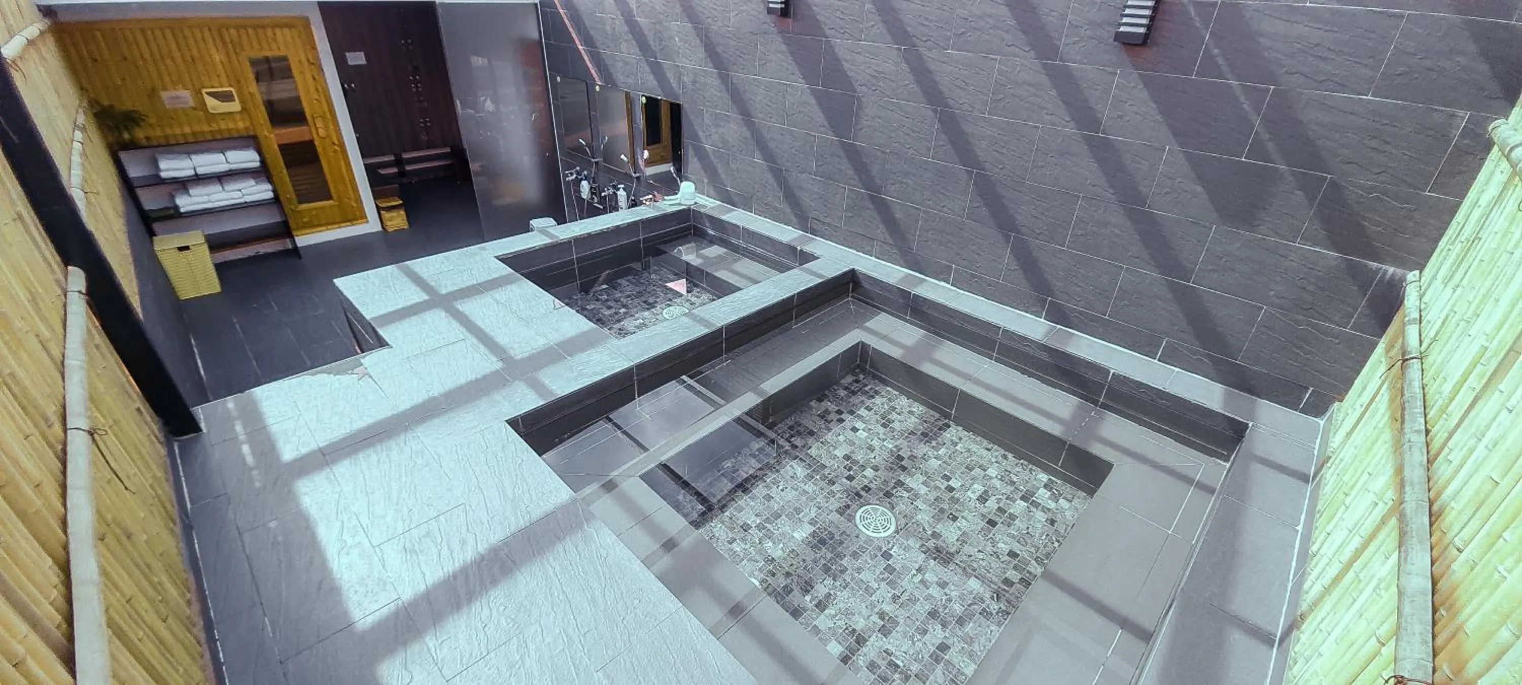 Shower in REIWA INN APARTMENT